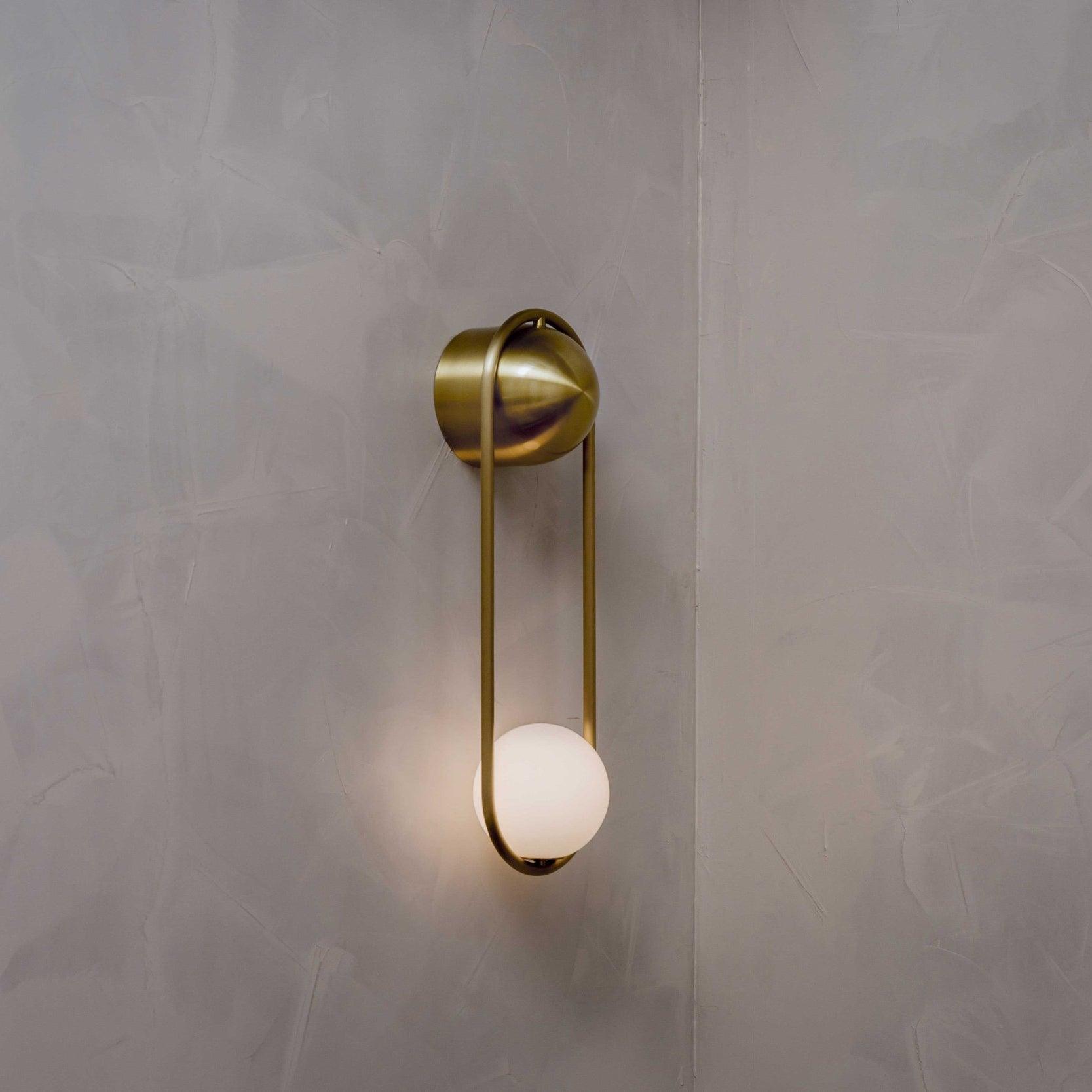 Aura Radiain Brass Minimalist Wall Lamp-Neutral Decor