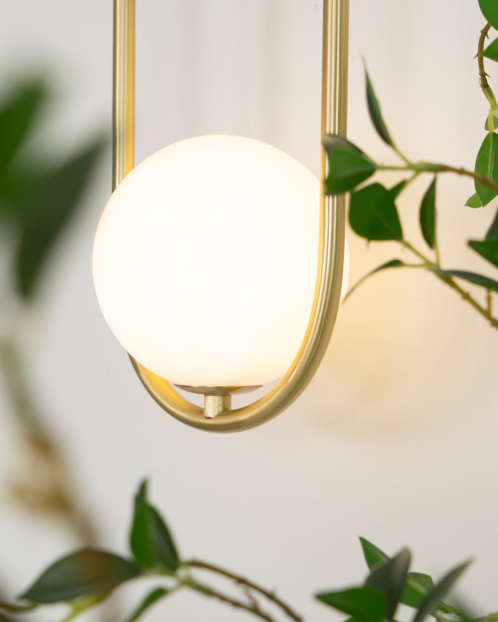 Aura Radiain Brass Minimalist Wall Lamp-Neutral Decor