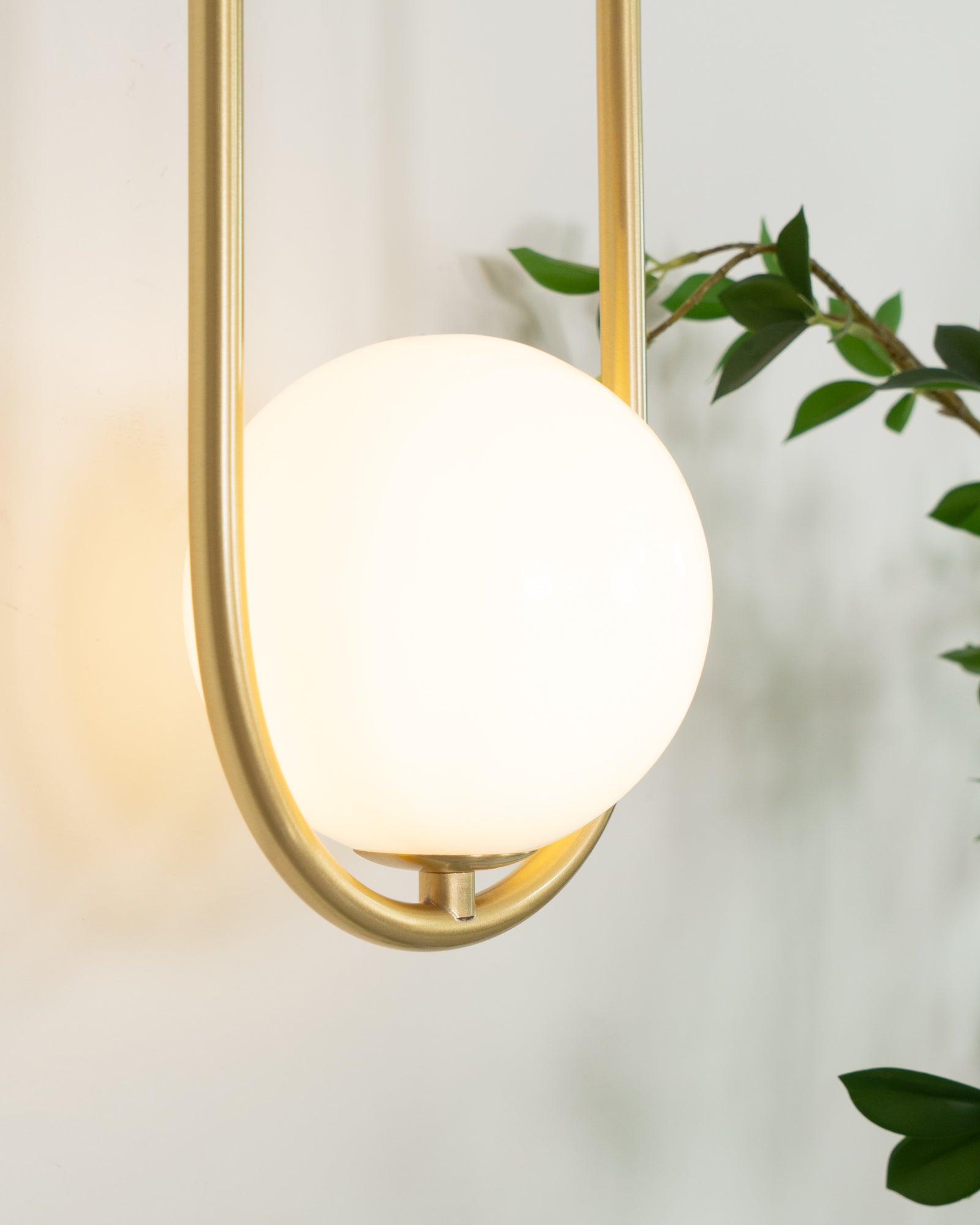 Aura Radiain Brass Minimalist Wall Lamp-Neutral Decor