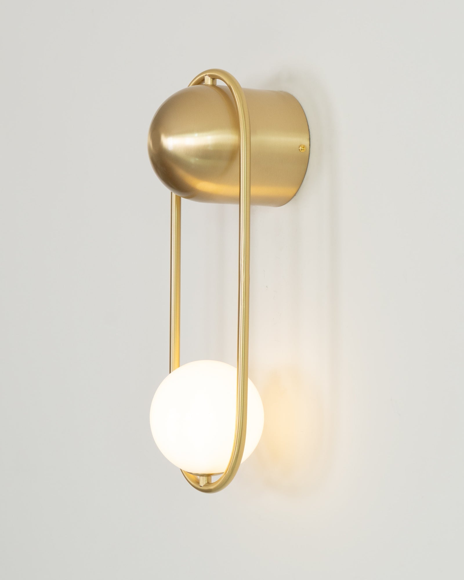 Aura Radiain Brass Minimalist Wall Lamp-Neutral Decor