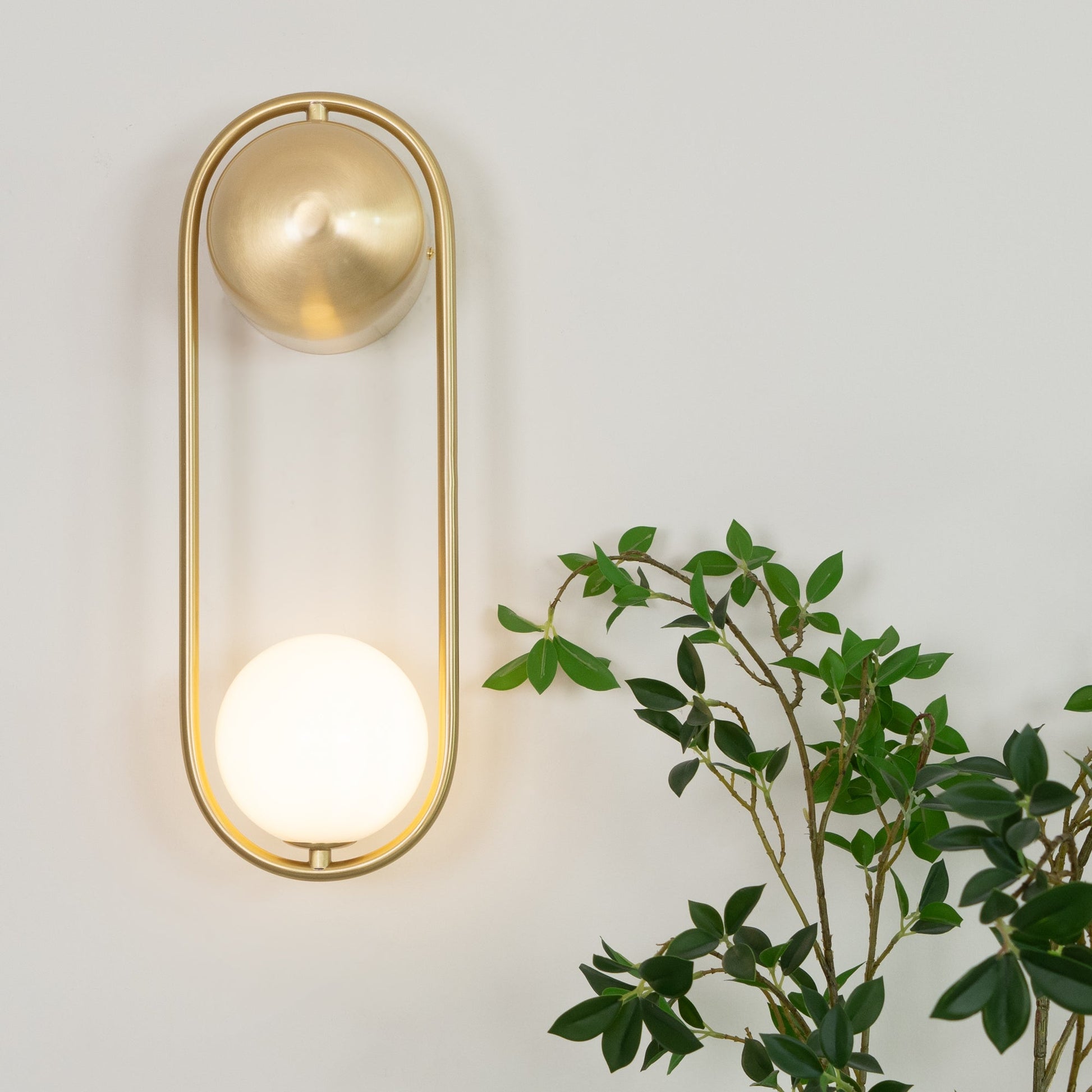 Aura Radiain Brass Minimalist Wall Lamp-Neutral Decor