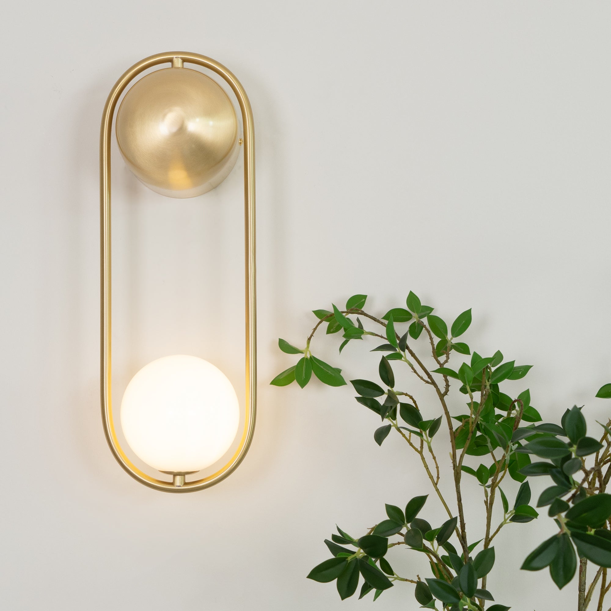 Aura Radiain Brass Minimalist Wall Lamp-Neutral Decor