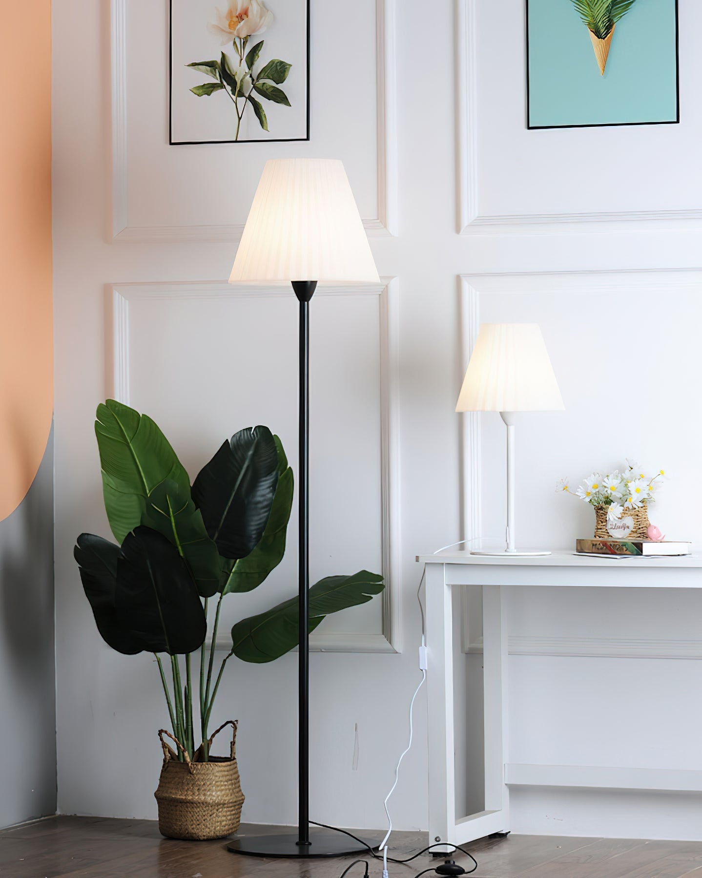 Pleaty Floor Lamp