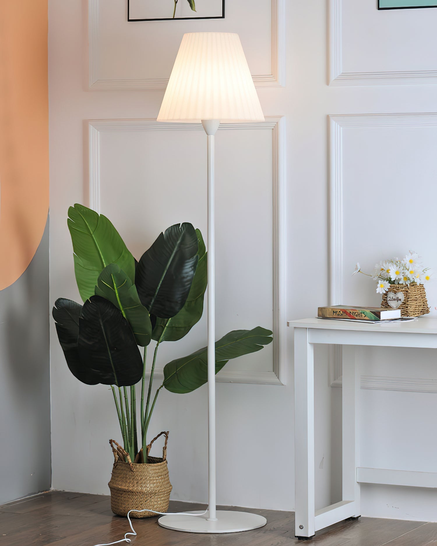 Pleaty Floor Lamp