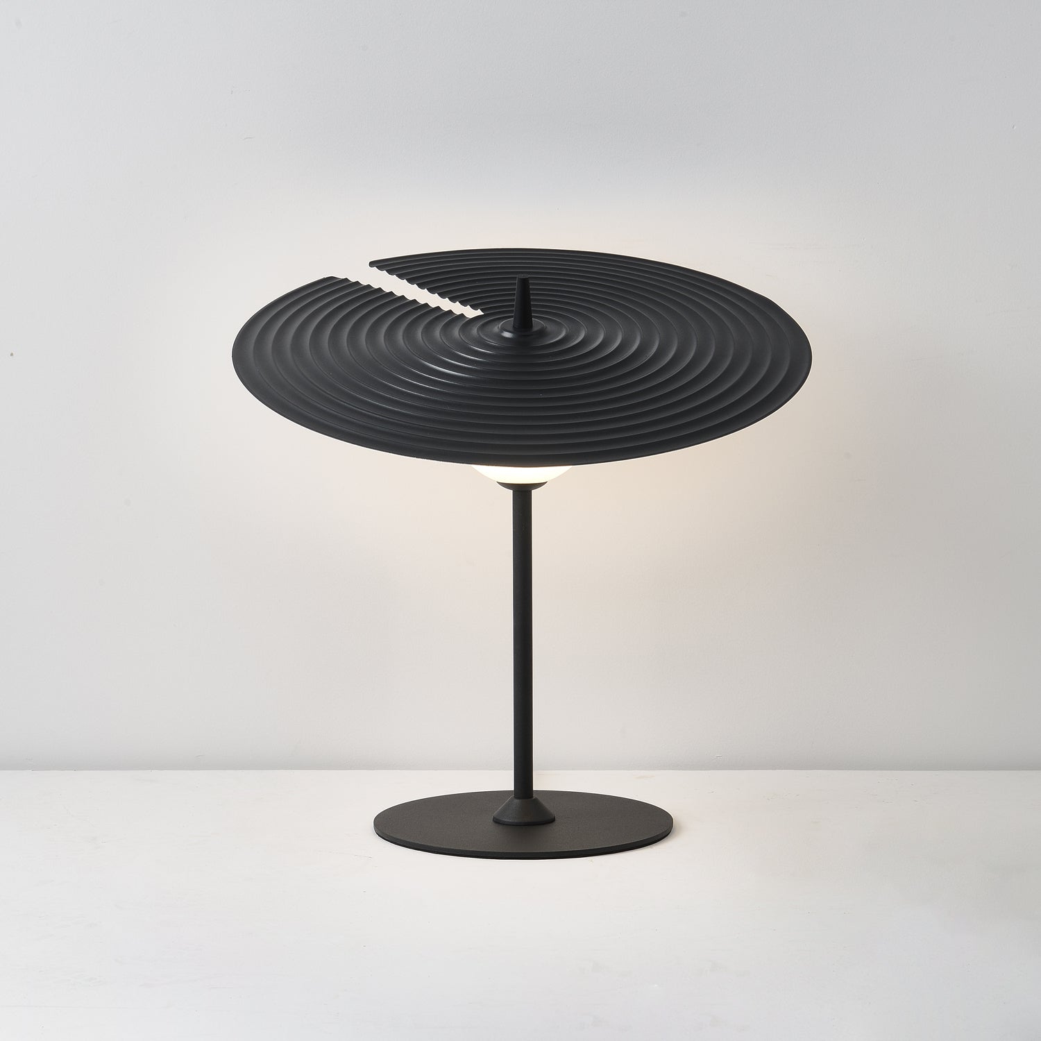 Cevenir Kinetic PE Rotomoulding Table Lamp-Neutral Decor