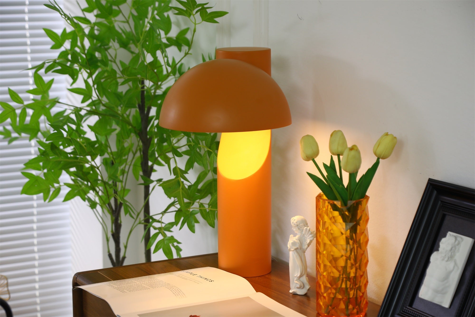 Arcora Minimalist Table Lamp-Neutral Decor