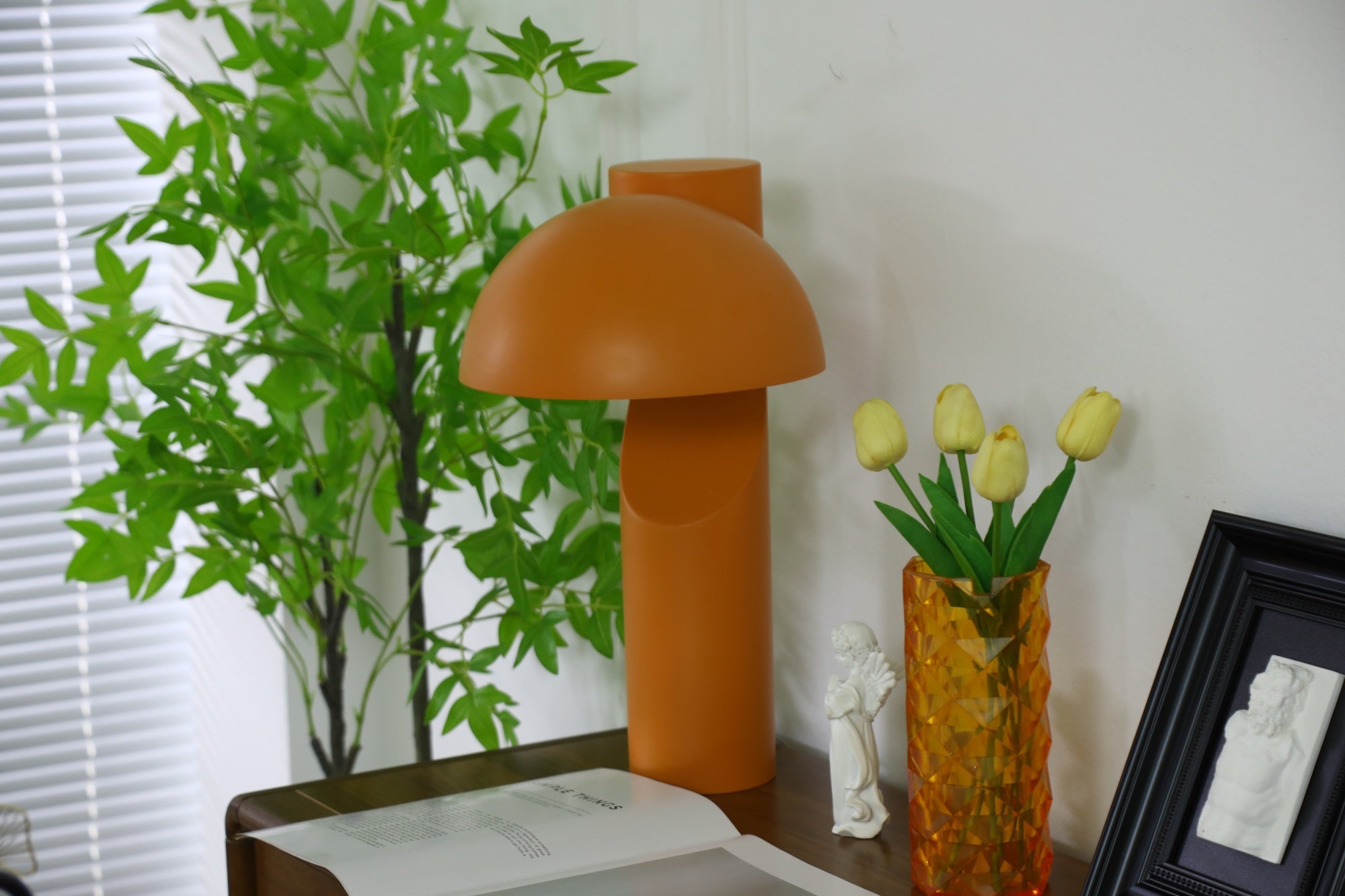 Arcora Minimalist Table Lamp-Neutral Decor