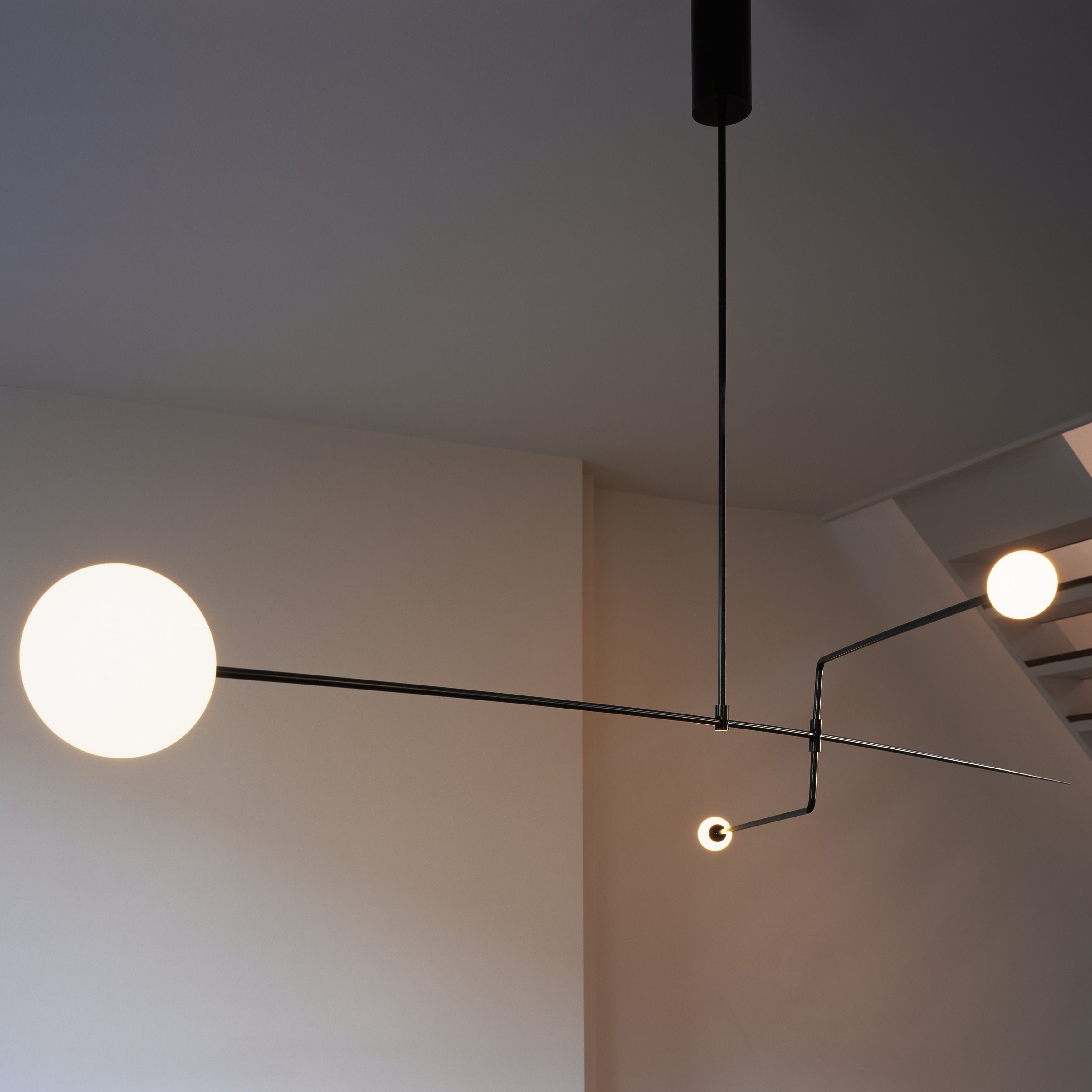 Lustra Chandelier Mobile Black Minimalist-Neutral Decor