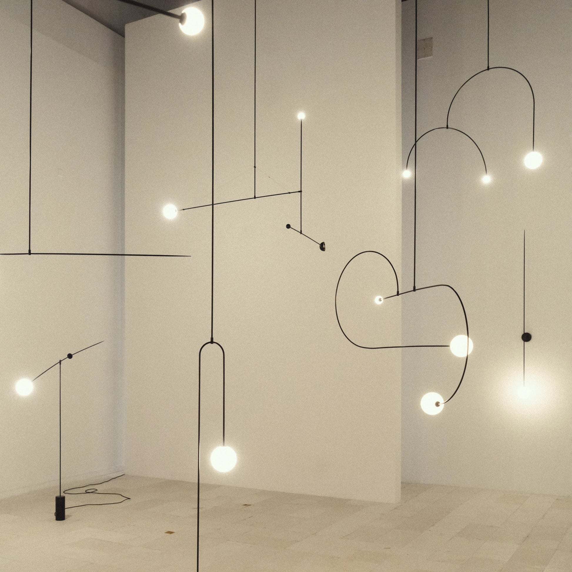 Lustra Chandelier Mobile Black Minimalist-Neutral Decor