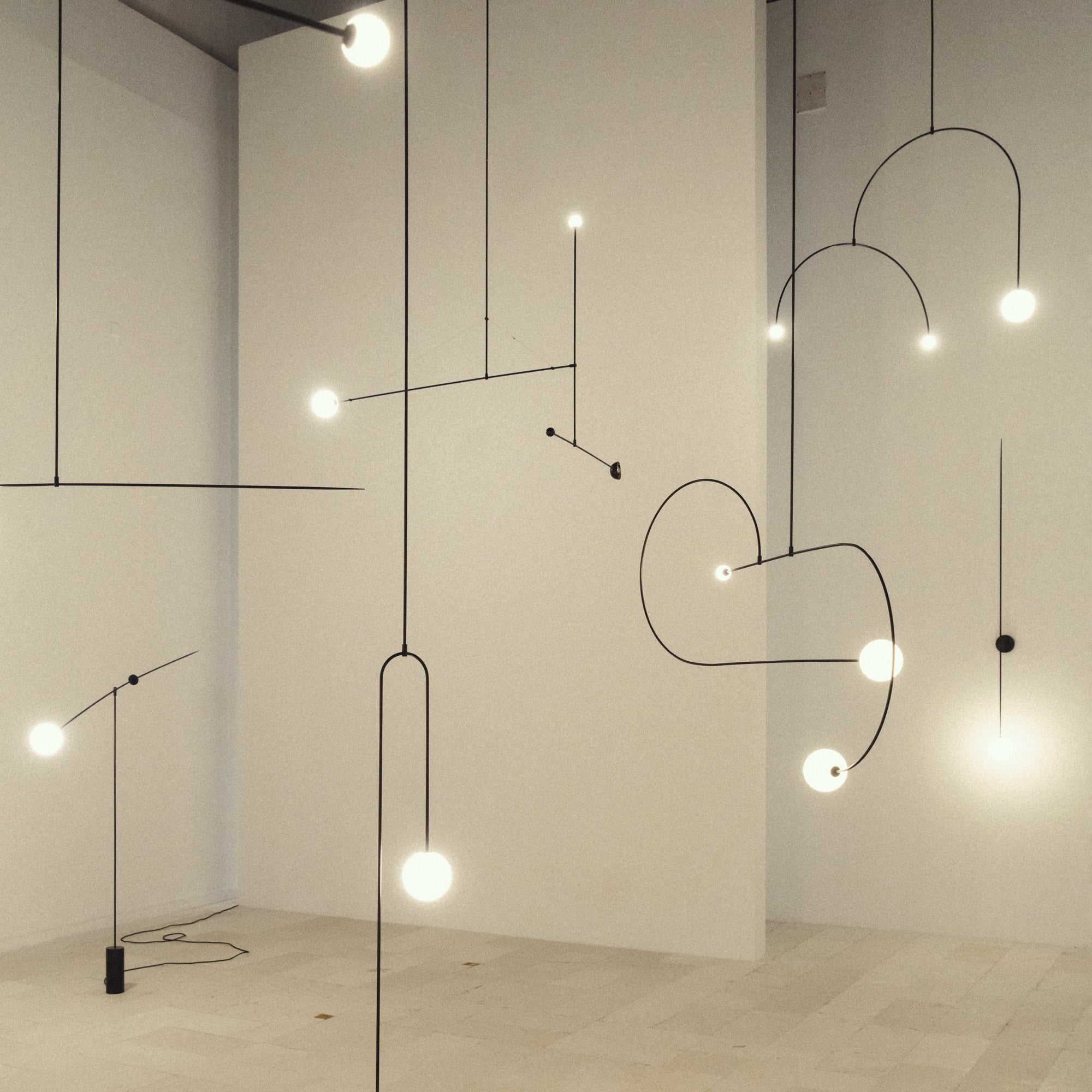 Lustra Chandelier Mobile Black Minimalist-Neutral Decor