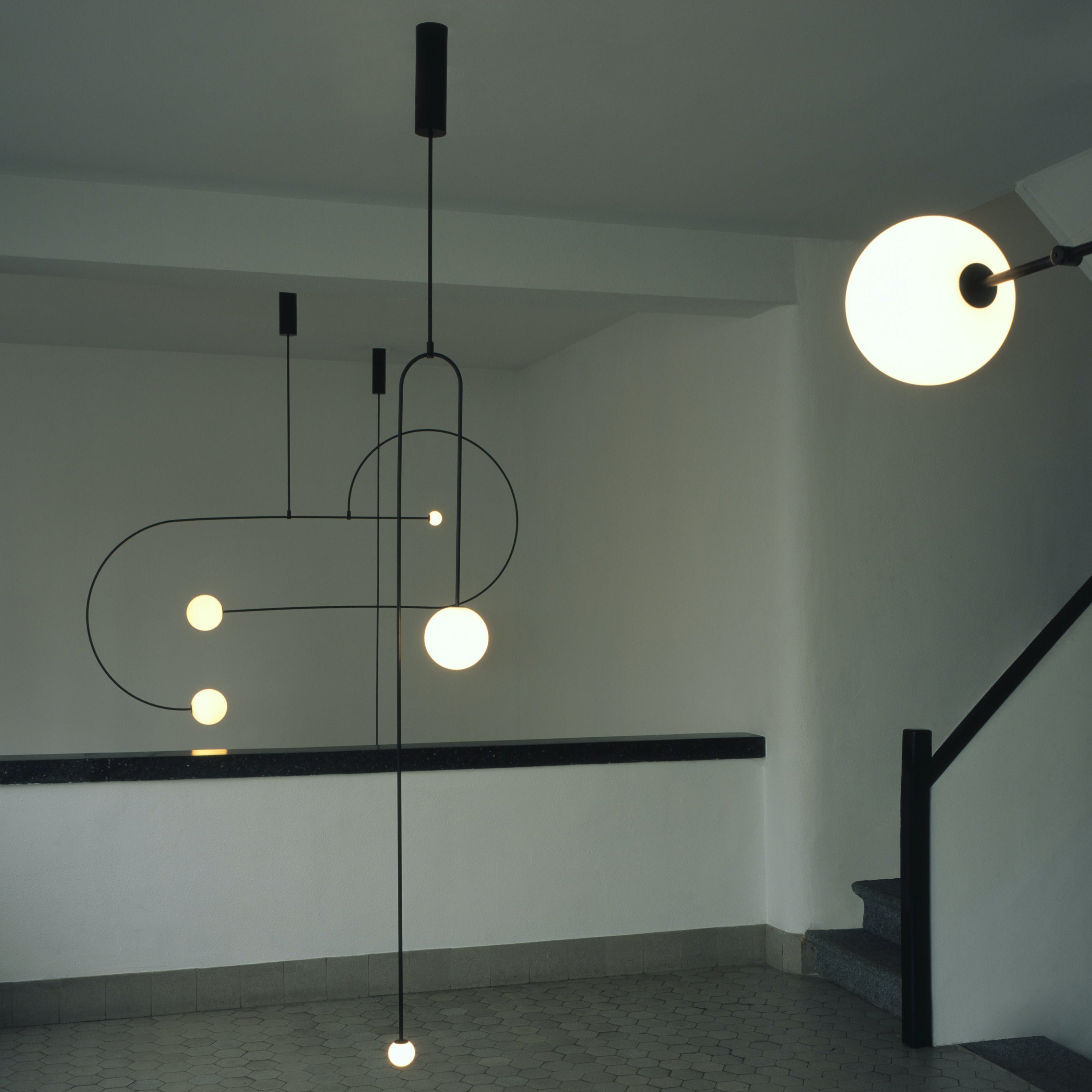 Lustra Chandelier Mobile Black Minimalist-Neutral Decor