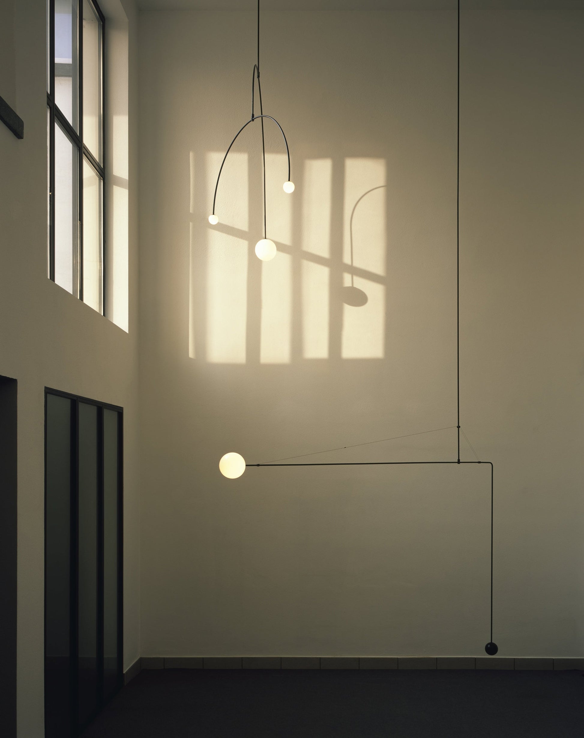 Lustra Chandelier Mobile Black Minimalist-Neutral Decor