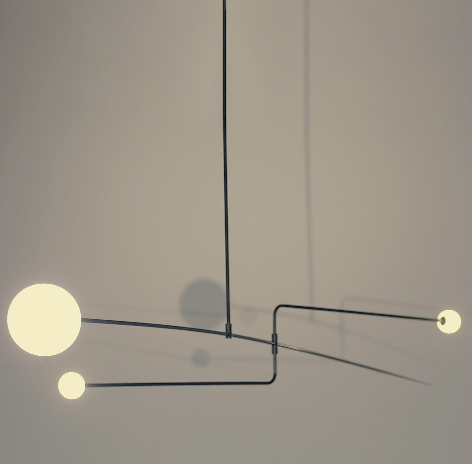 Lustra Chandelier Mobile Black Minimalist-Neutral Decor