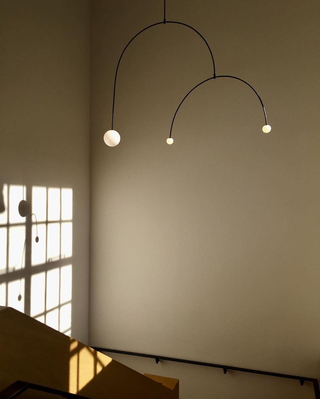 Lustra Chandelier Mobile Black Minimalist-Neutral Decor