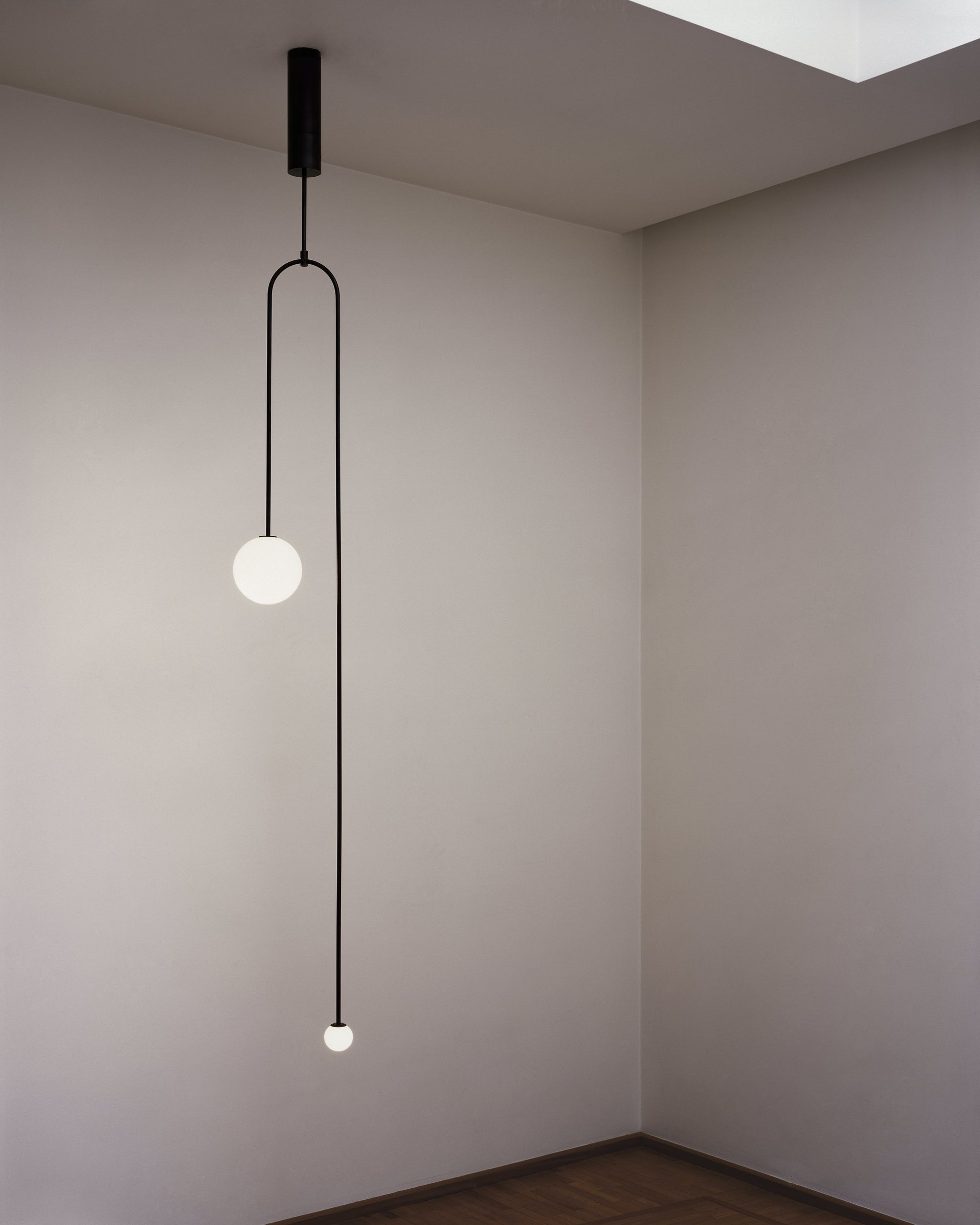 Lustra Chandelier Mobile Black Minimalist-Neutral Decor
