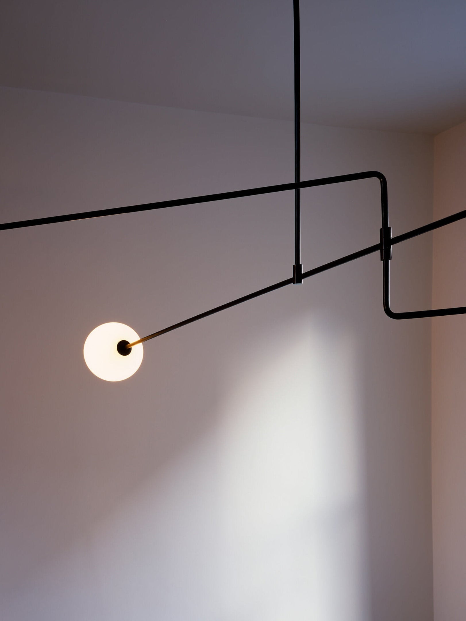 Lustra Chandelier Mobile Black Minimalist-Neutral Decor