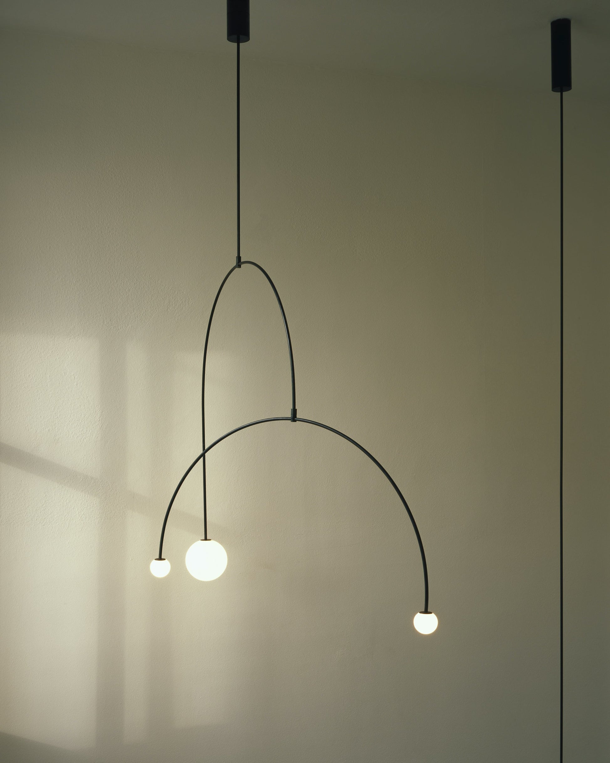 Lustra Chandelier Mobile Black Minimalist-Neutral Decor