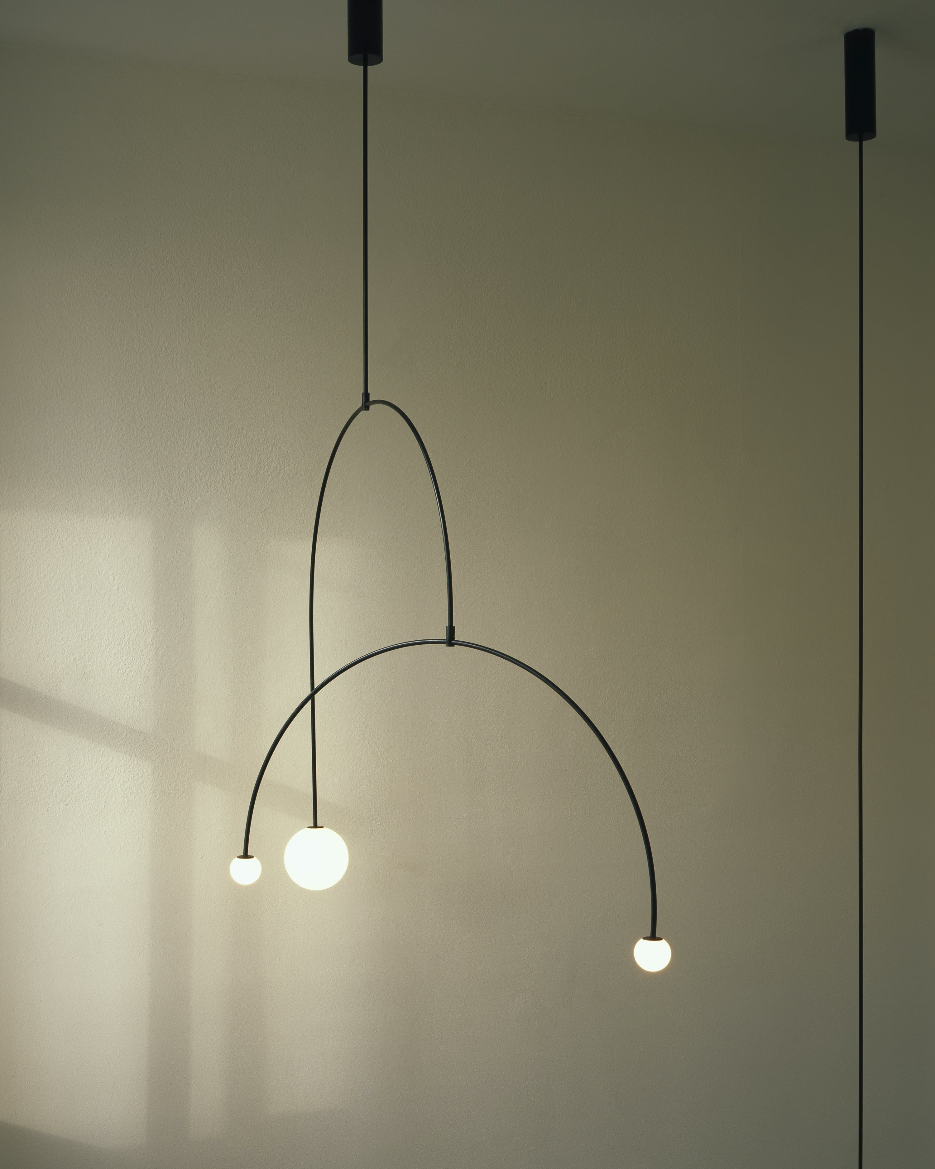 Lustra Chandelier Mobile Black Minimalist-Neutral Decor