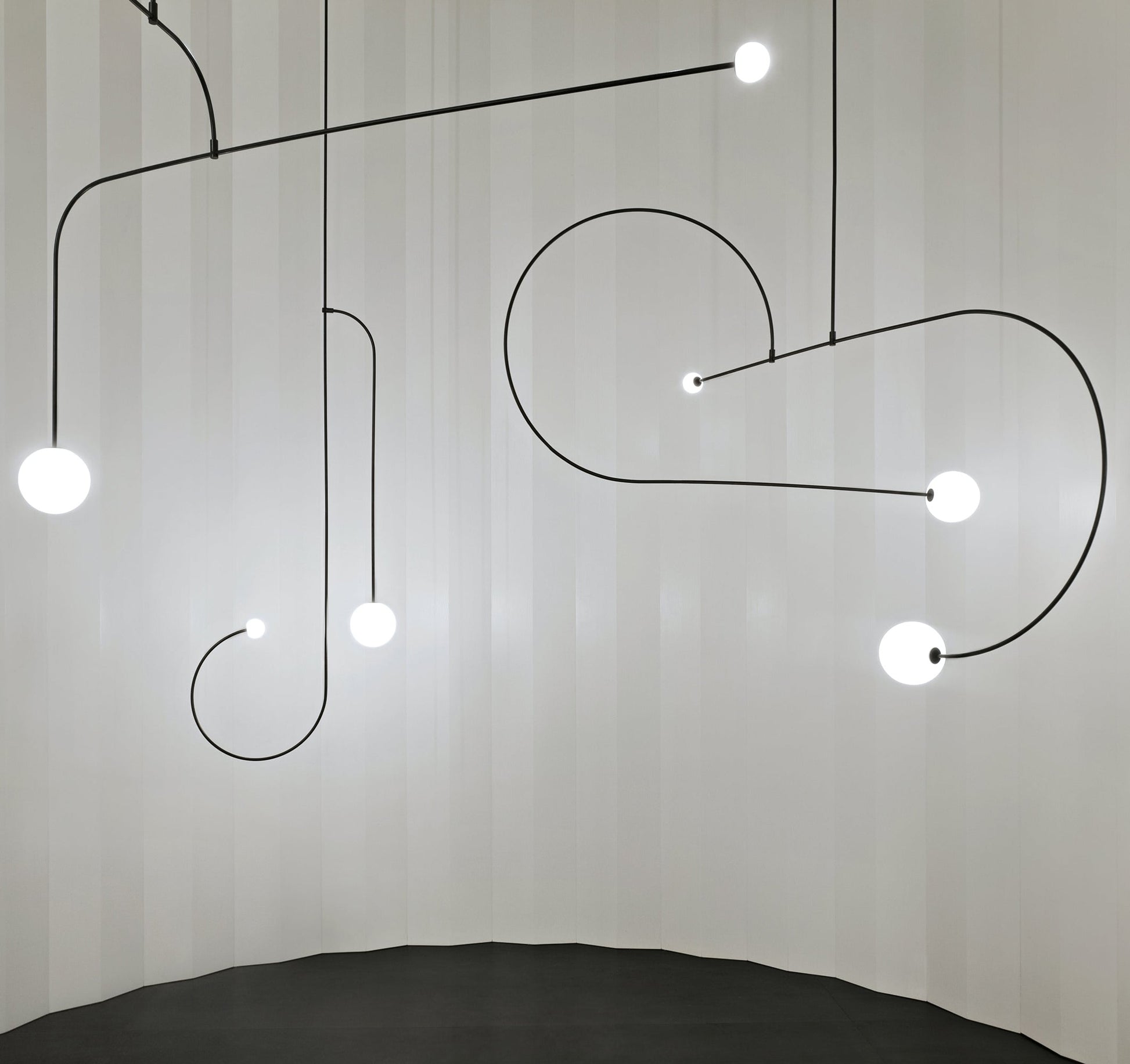 Lustra Chandelier Mobile Black Minimalist-Neutral Decor