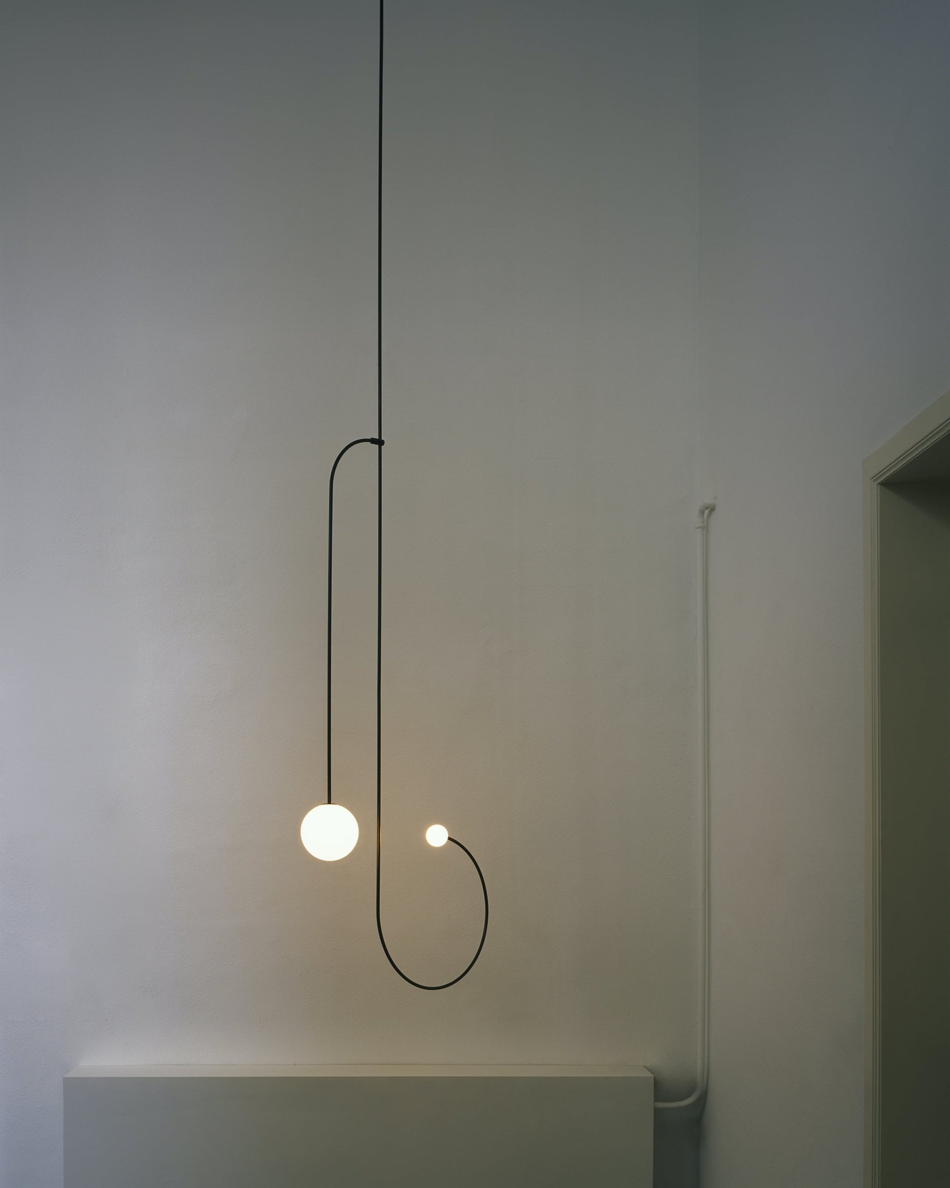 Lustra Chandelier Mobile Black Minimalist-Neutral Decor