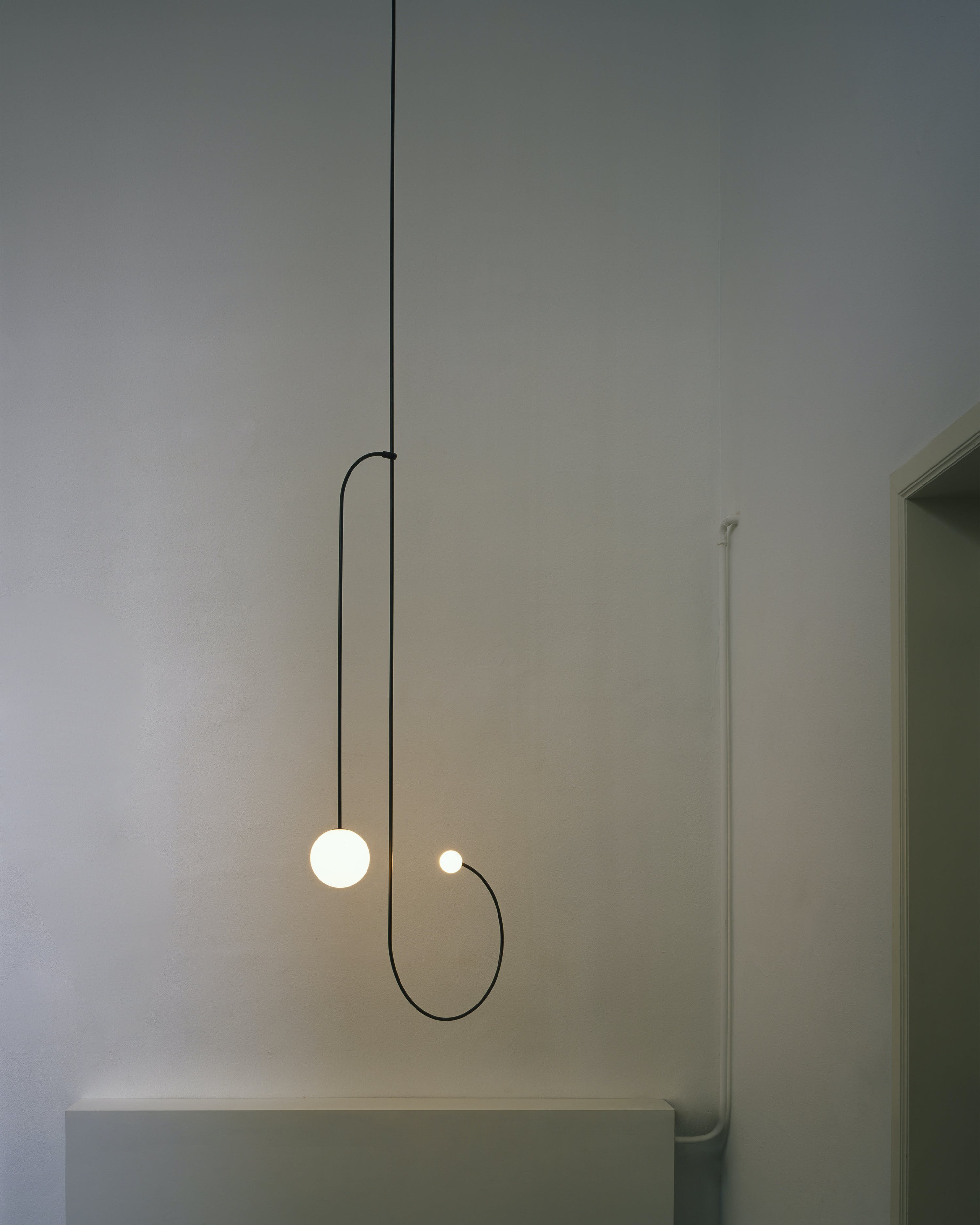 Lustra Chandelier Mobile Black Minimalist-Neutral Decor