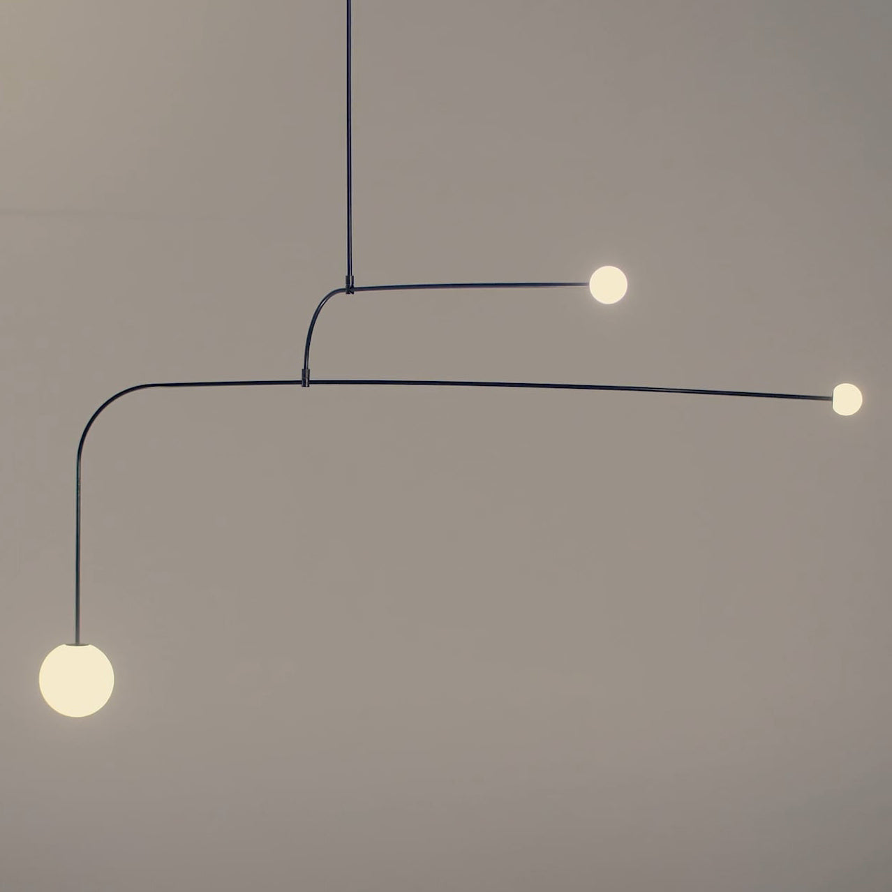 Lustra Chandelier Mobile Black Minimalist-Neutral Decor