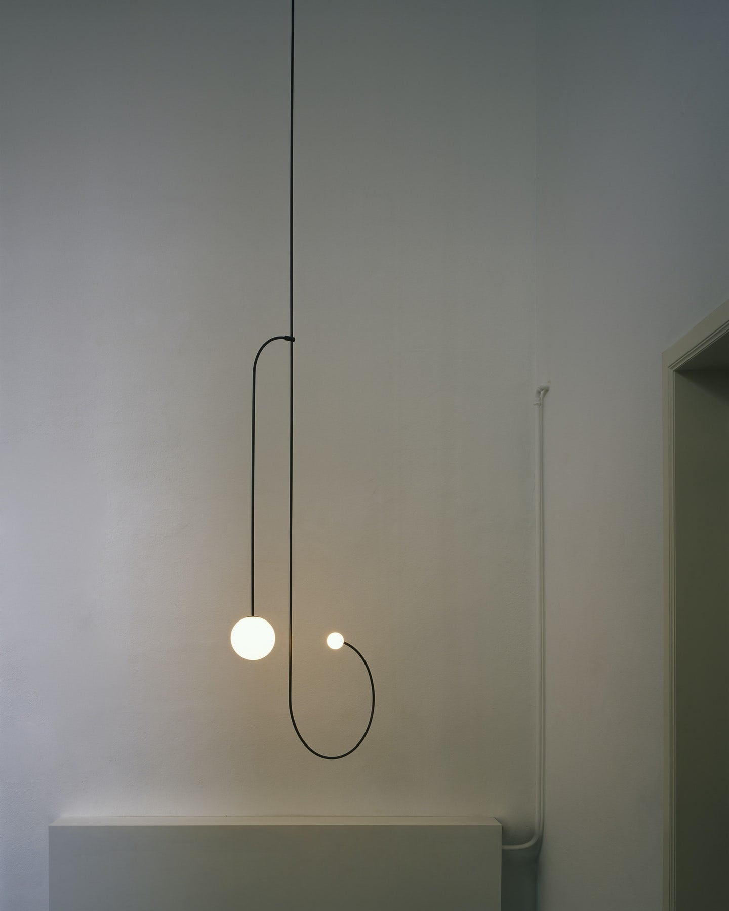 Lustra Chandelier Mobile Black Minimalist-Neutral Decor
