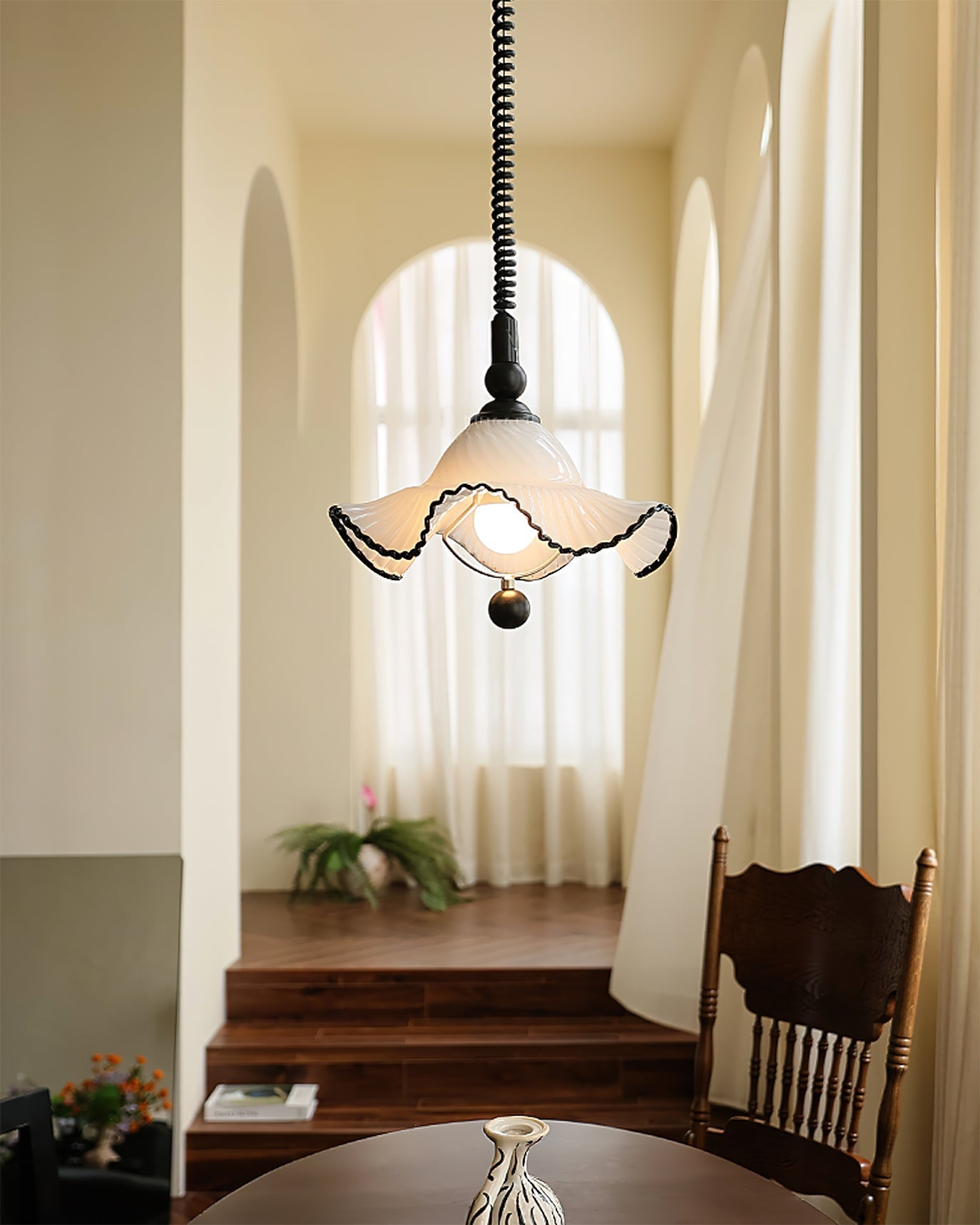 Diagram showing the dimensions of the Mobo Pendant Light: 28cm diameter, 32cm height.