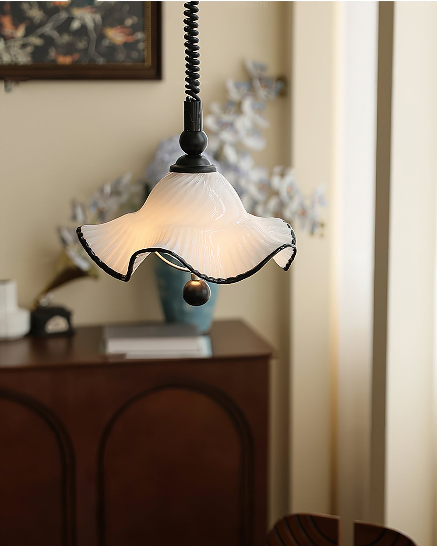 Side profile of the Mobo Pendant Light.
