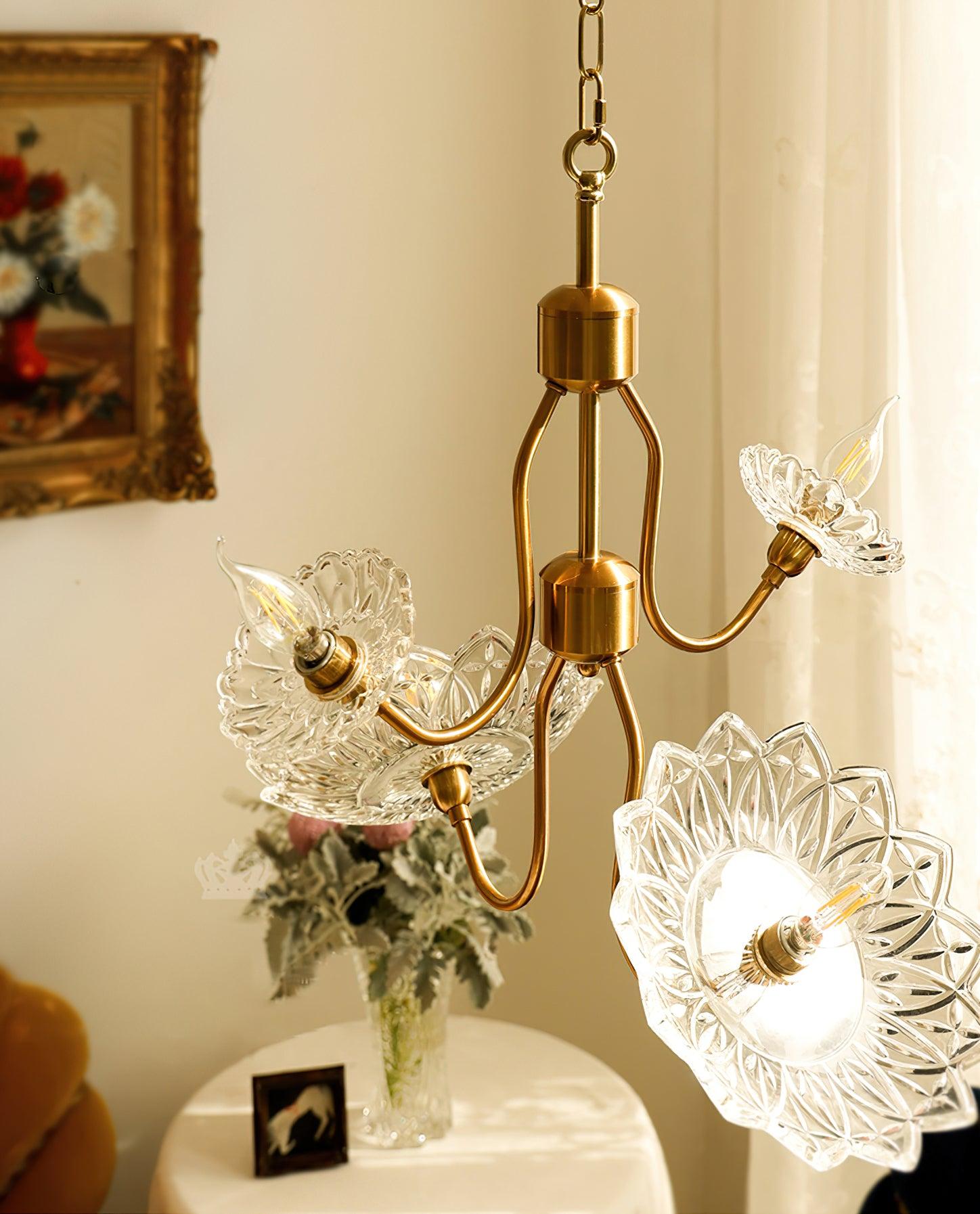 Lustra Chandelier Brass Glass Floral Vintage-Neutral Decor