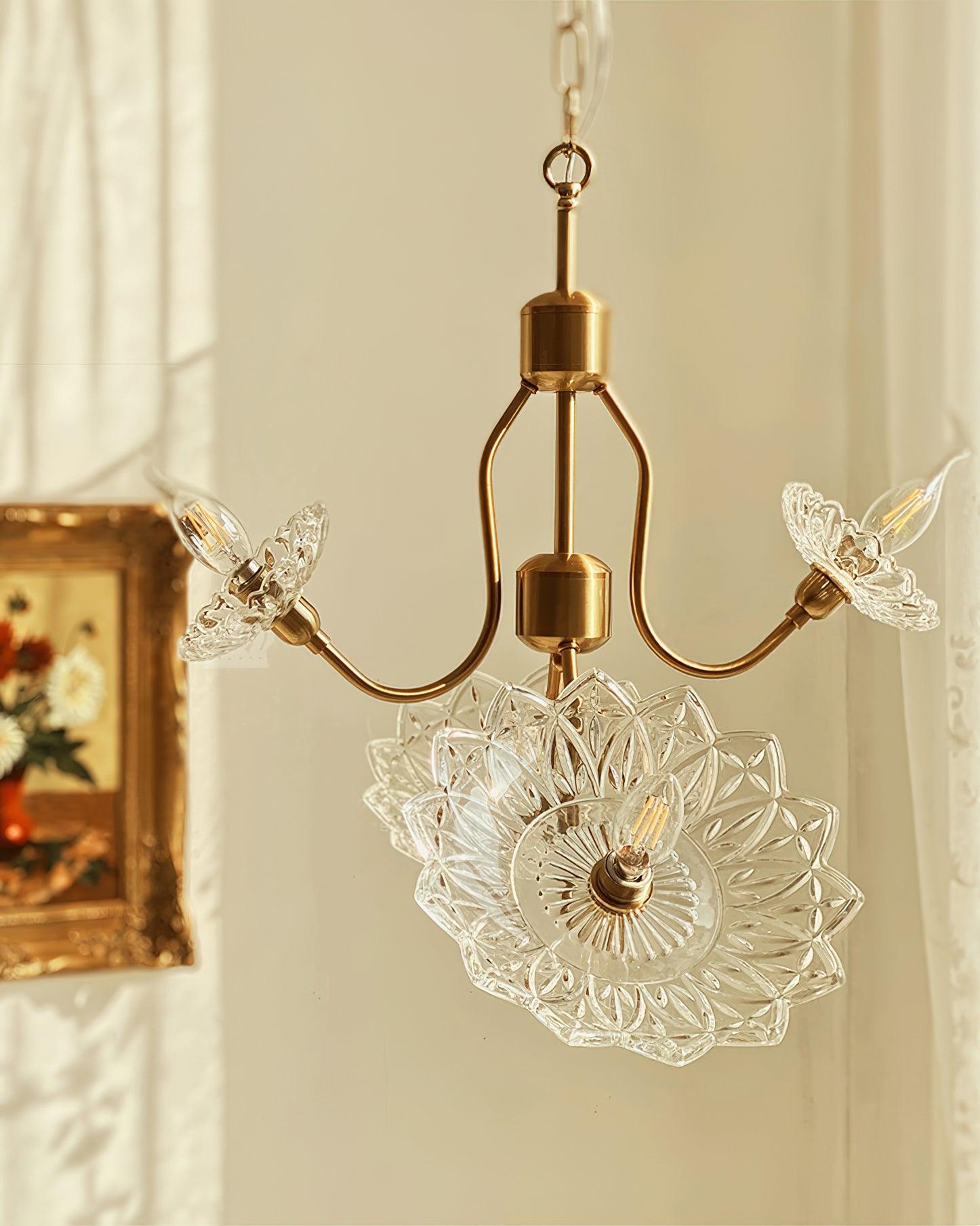 Lustra Chandelier Brass Glass Floral Vintage-Neutral Decor