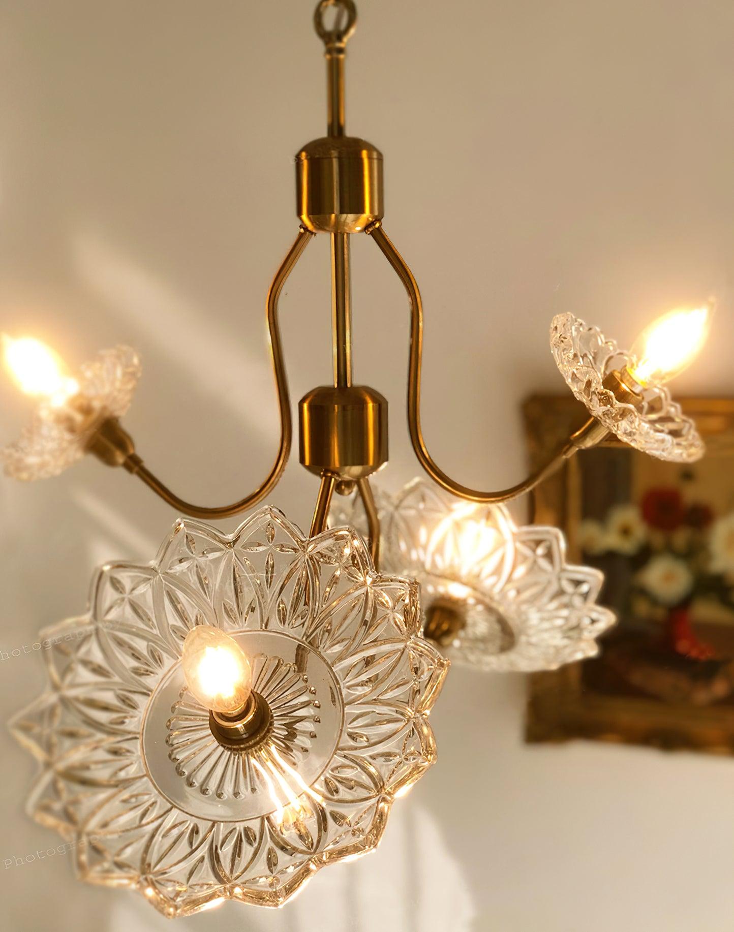 Lustra Chandelier Brass Glass Floral Vintage-Neutral Decor