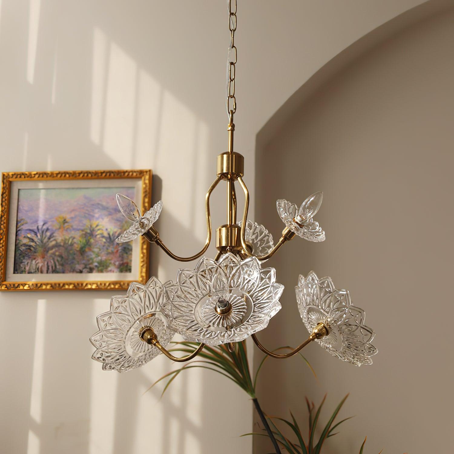 Lustra Chandelier Brass Glass Floral Vintage-Neutral Decor