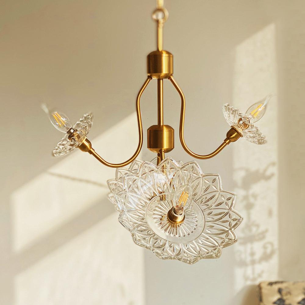 Lustra Chandelier Brass Glass Floral Vintage-Neutral Decor