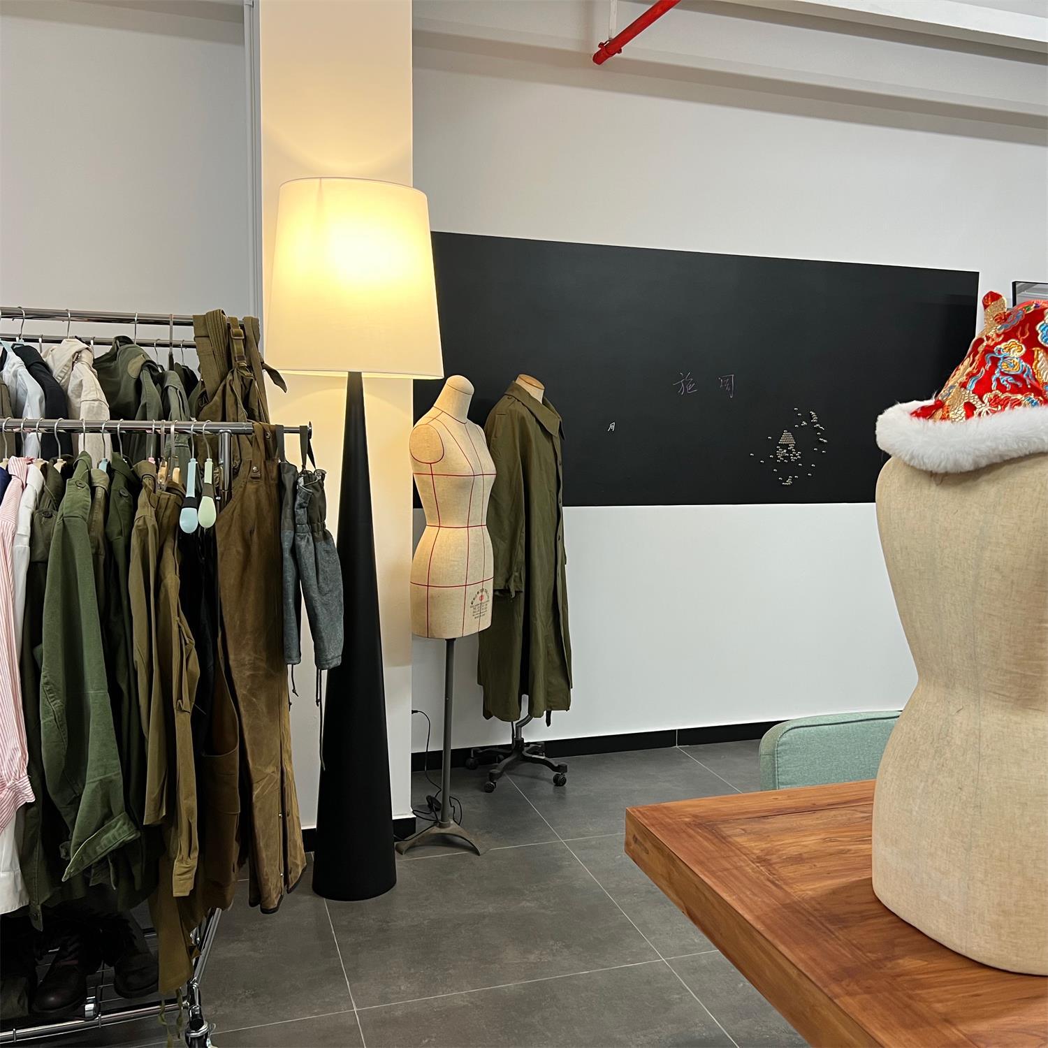 Brenor Fabric Minimalist Floor Lamp-Neutral Decor