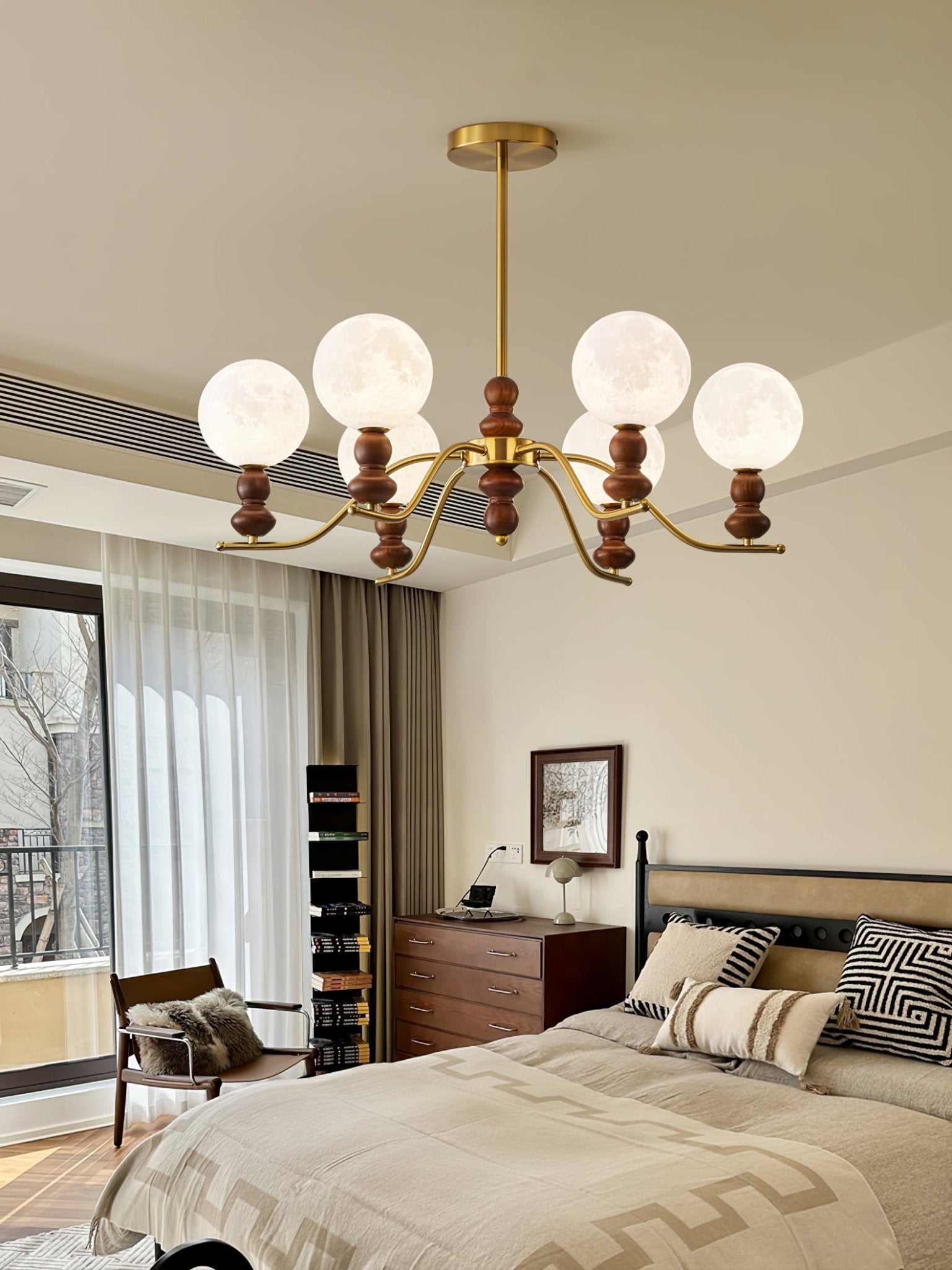 Lustra Chandelier Brass Wood Moon Globe Elegant-Neutral Decor