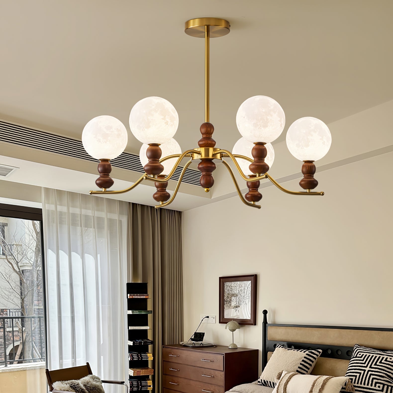 Lustra Chandelier Brass Wood Moon Globe Elegant-Neutral Decor