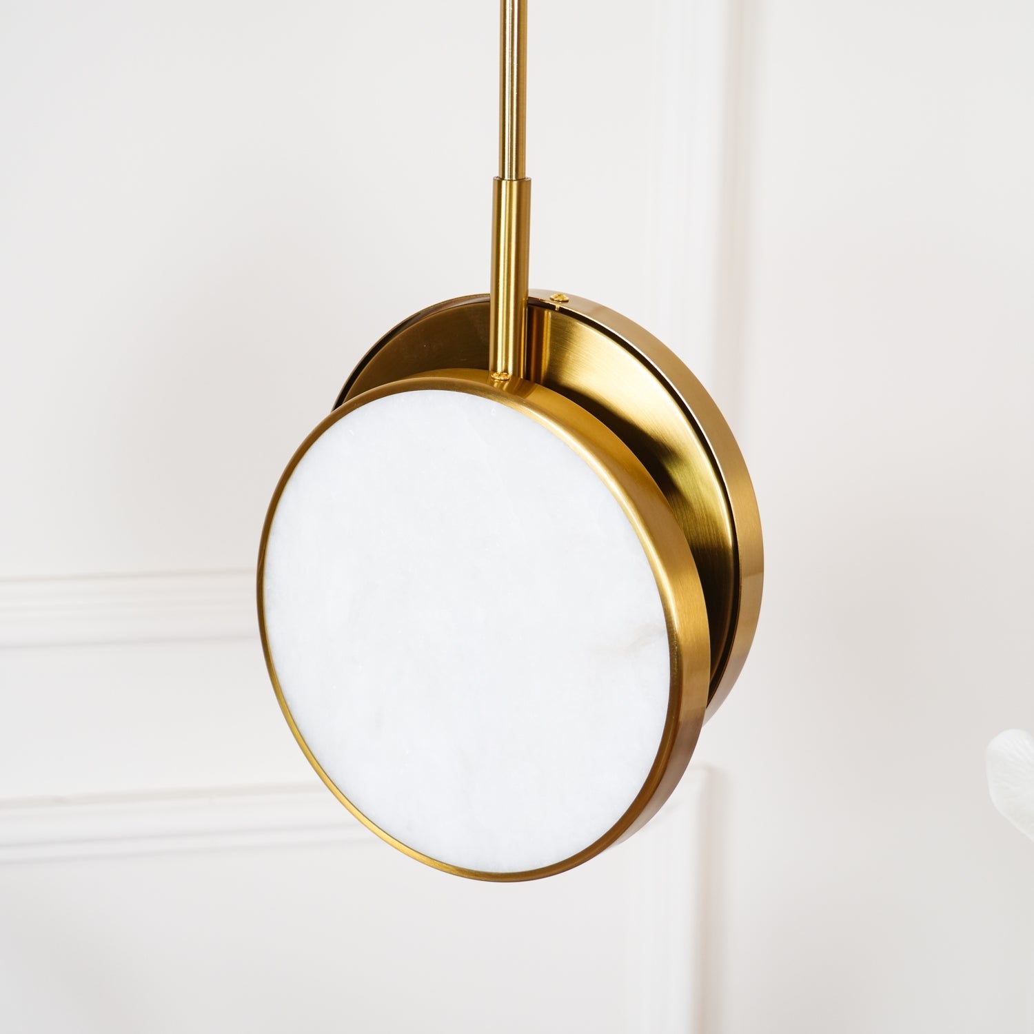 Synoryra Dual Disc Alabaster Pendant Light-Neutral Decor