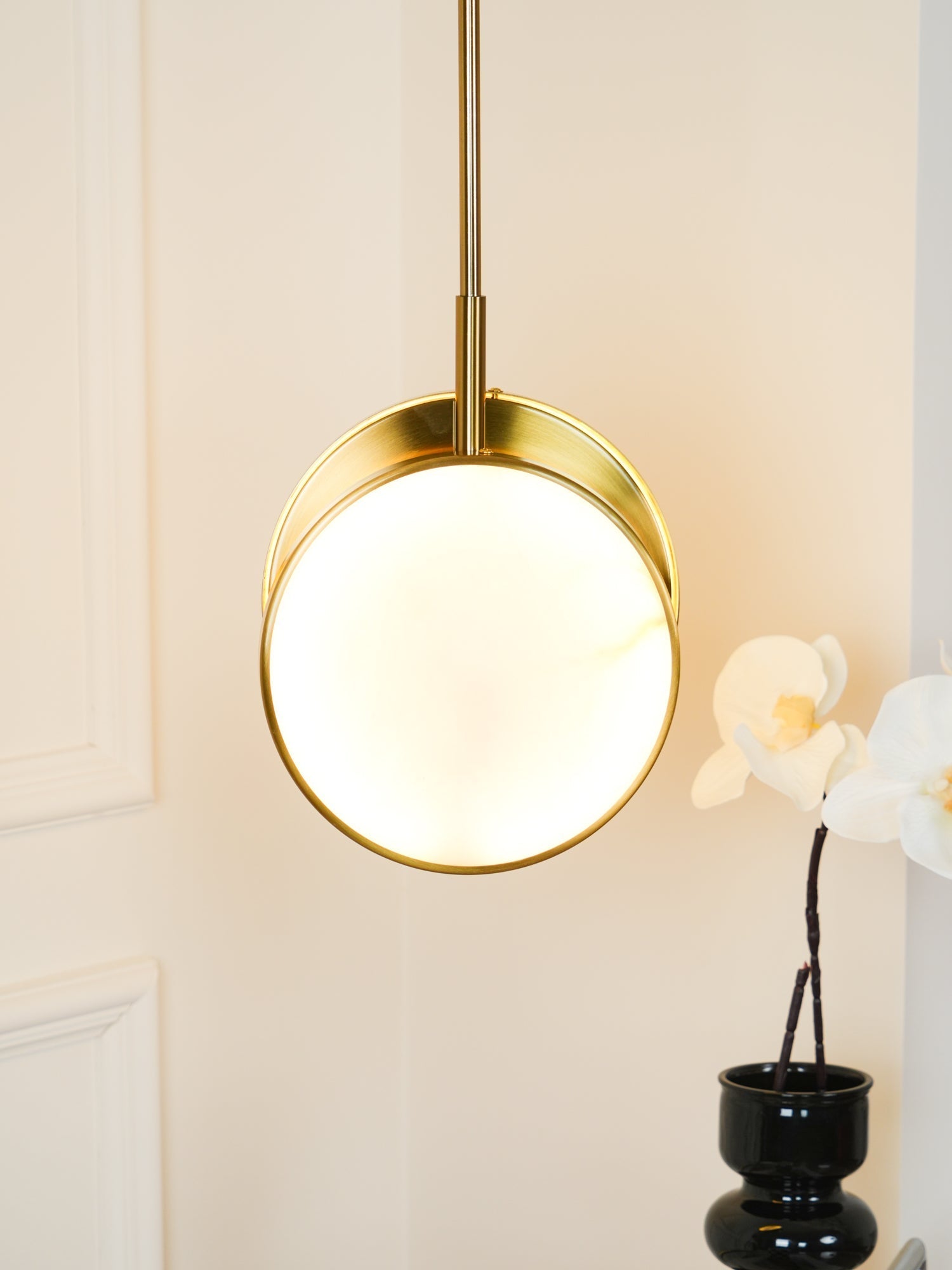 Synoryra Dual Disc Alabaster Pendant Light-Neutral Decor