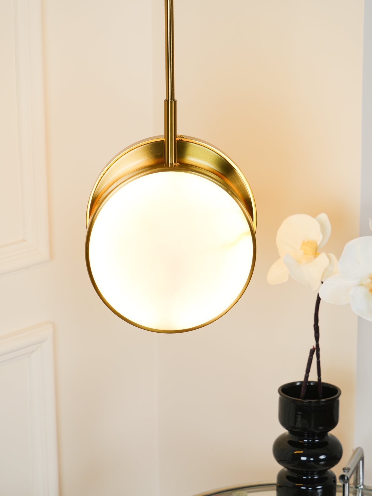 Synoryra Dual Disc Alabaster Pendant Light-Neutral Decor