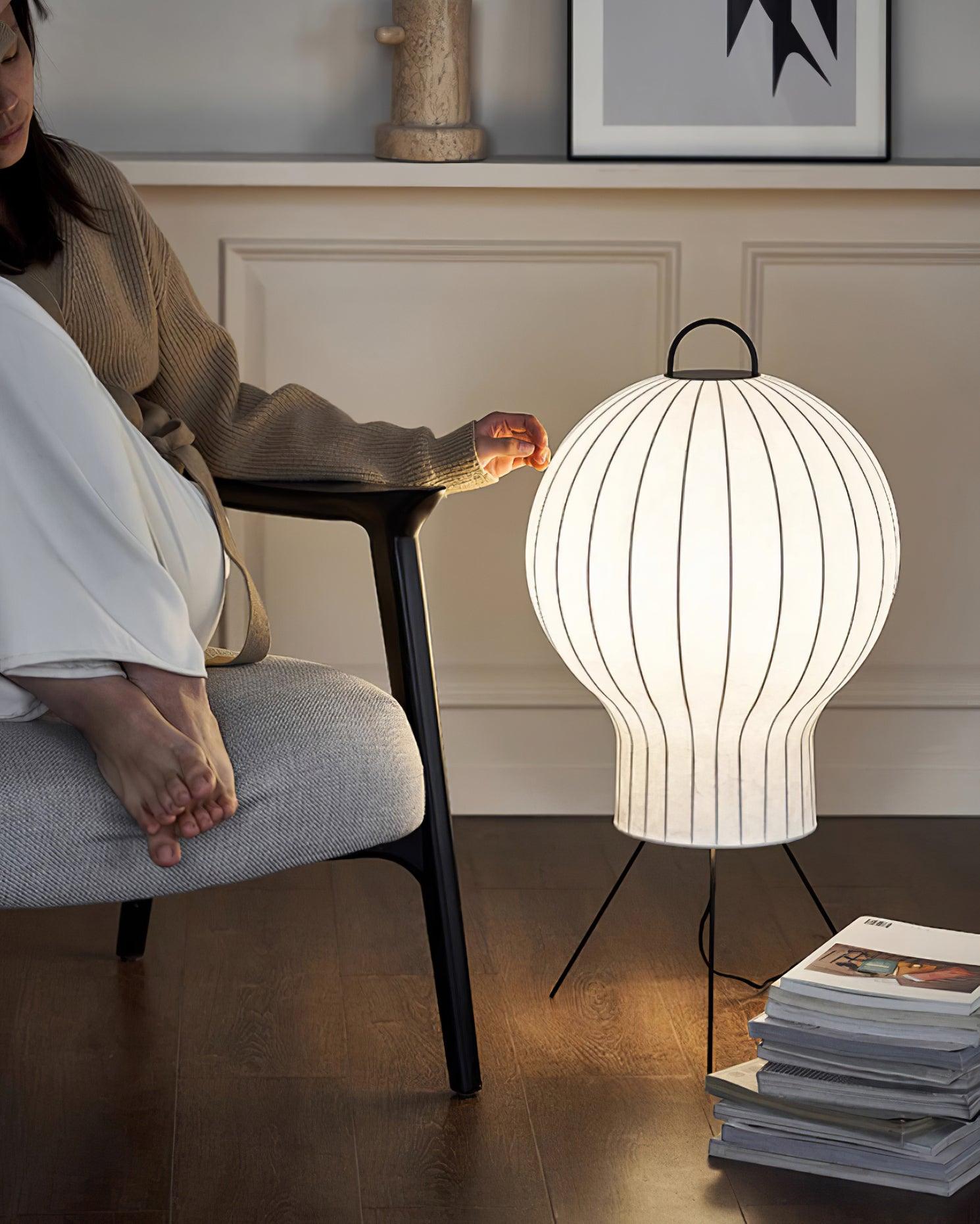 Balloon Minimalist Silk Floor lamp-Neutral Decor