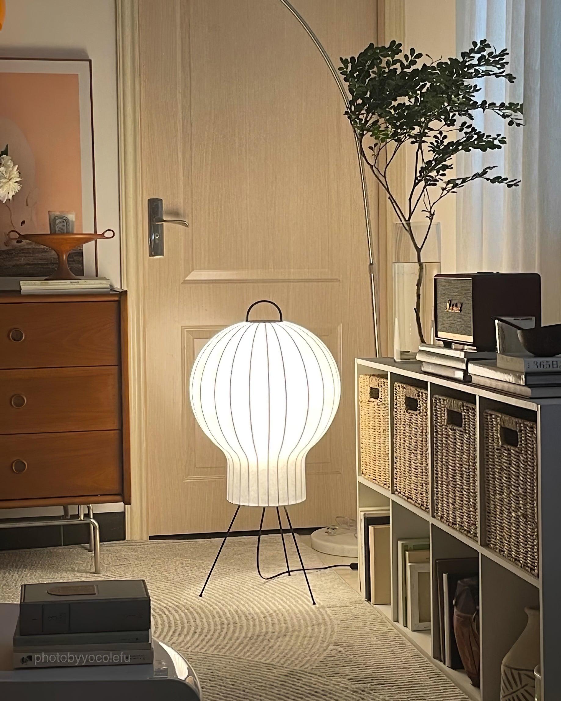 Balloon Minimalist Silk Floor lamp-Neutral Decor