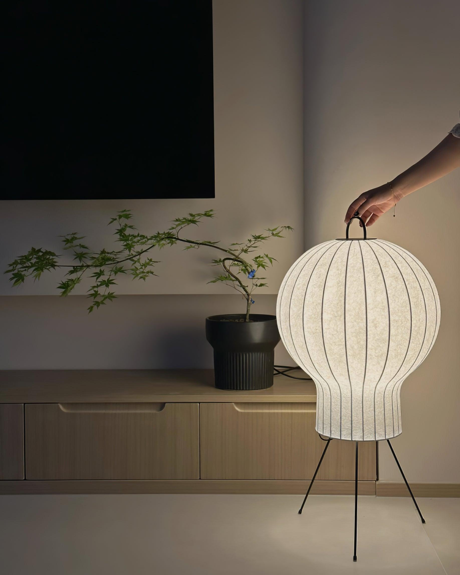 Balloon Minimalist Silk Floor lamp-Neutral Decor