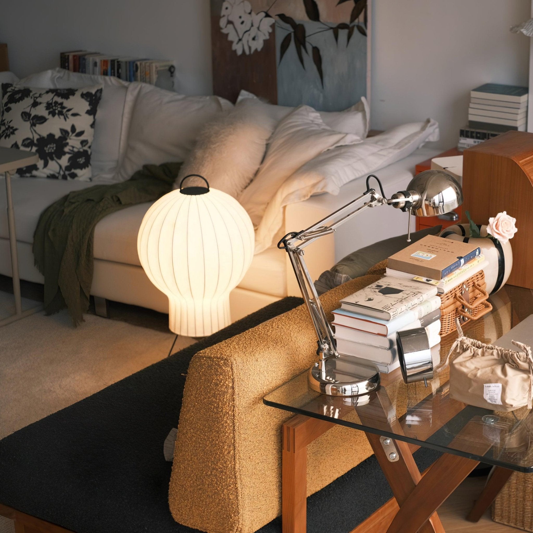 Balloon Minimalist Silk Floor lamp-Neutral Decor