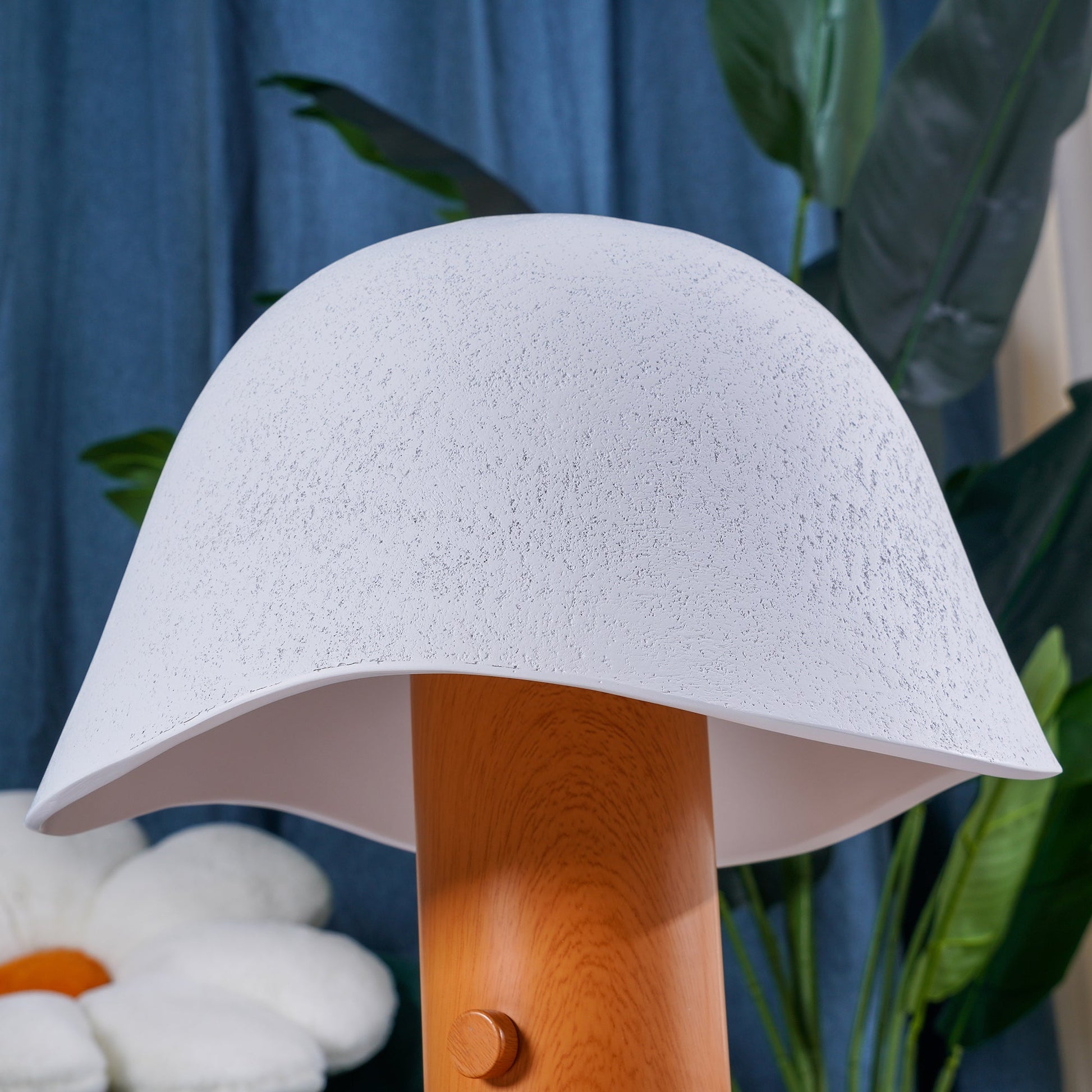 Wond Resin Wood Table Lamp-Neutral Decor