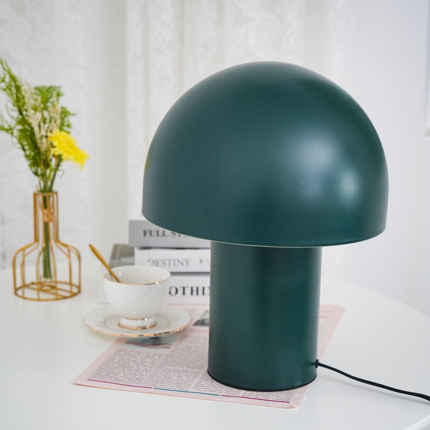 Urathen Retro Table Lamp-Neutral Decor