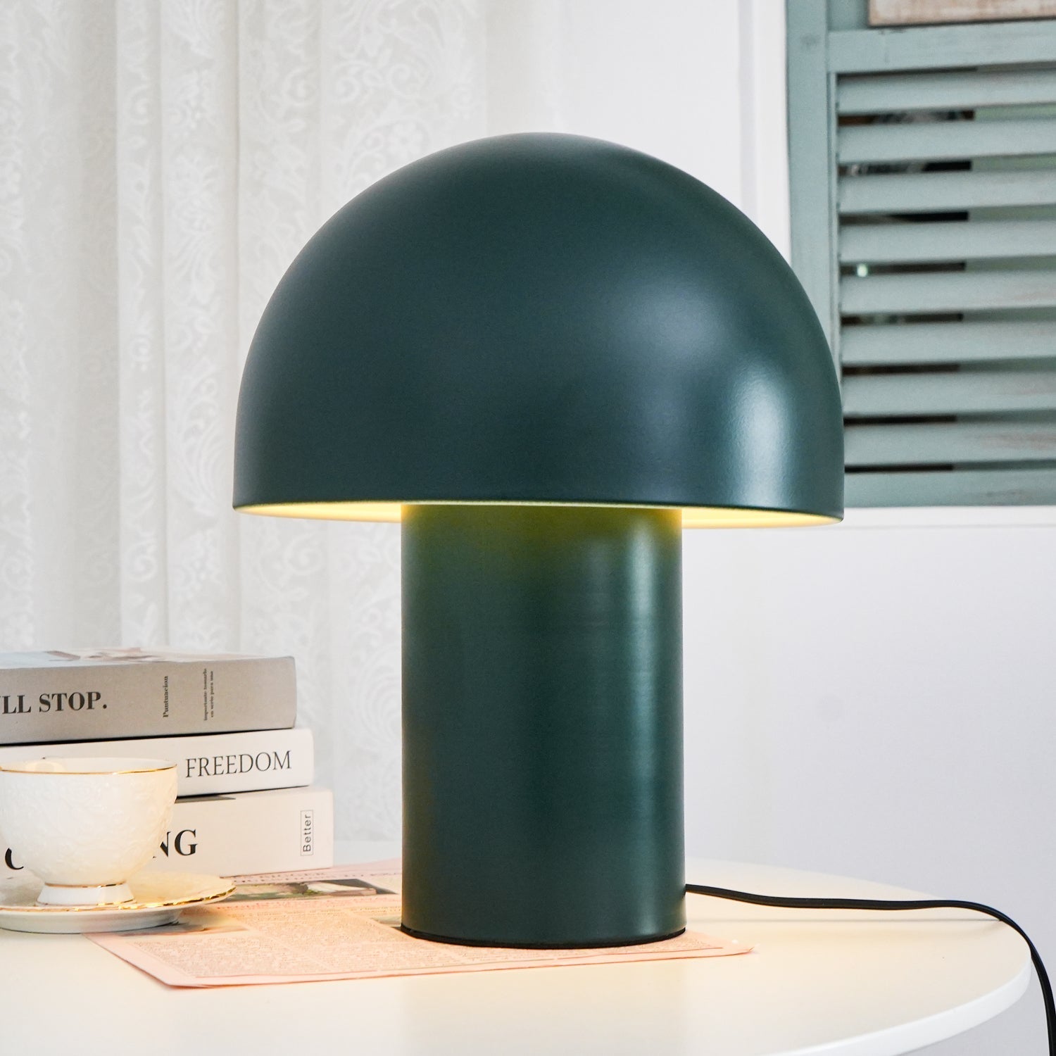 Urathen Retro Table Lamp-Neutral Decor