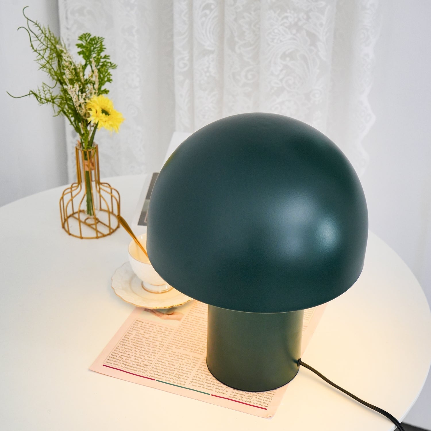 Urathen Retro Table Lamp-Neutral Decor
