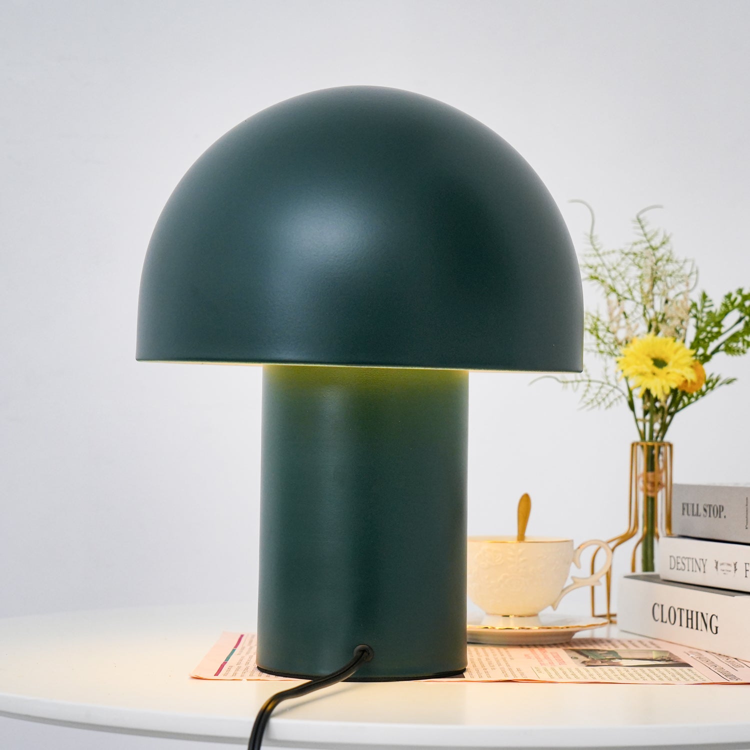 Urathen Retro Table Lamp-Neutral Decor