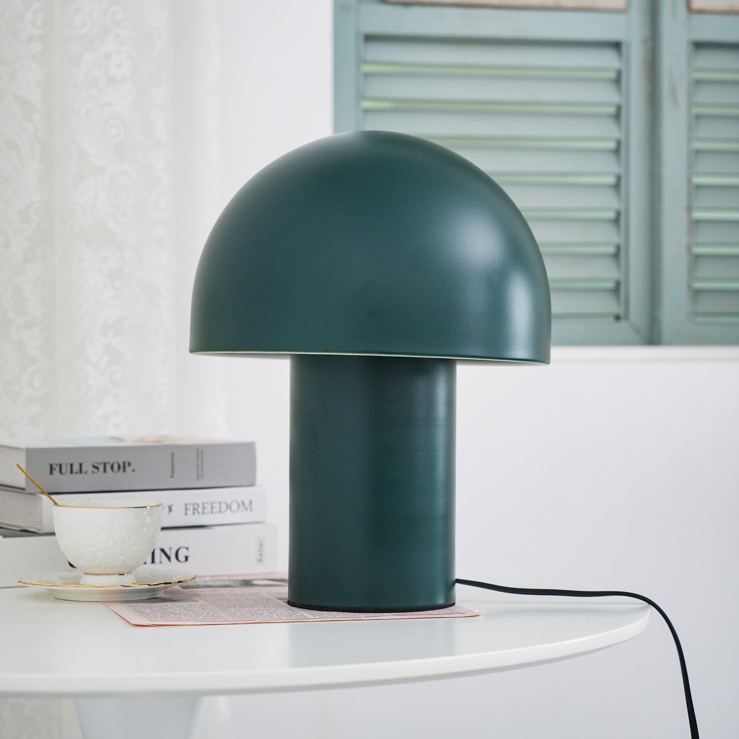 Urathen Retro Table Lamp-Neutral Decor